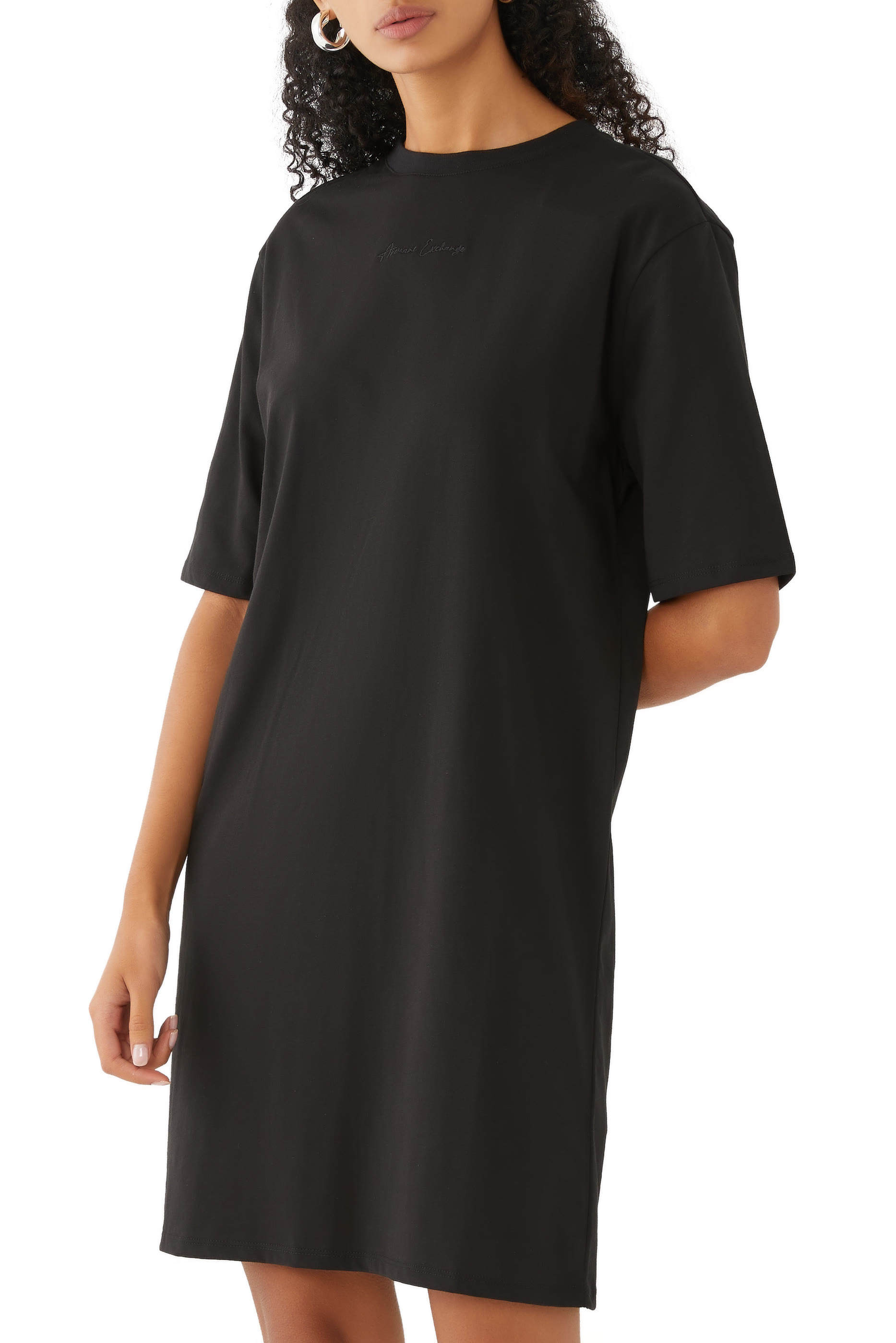 فستان قصير بتصميم تيشيرت