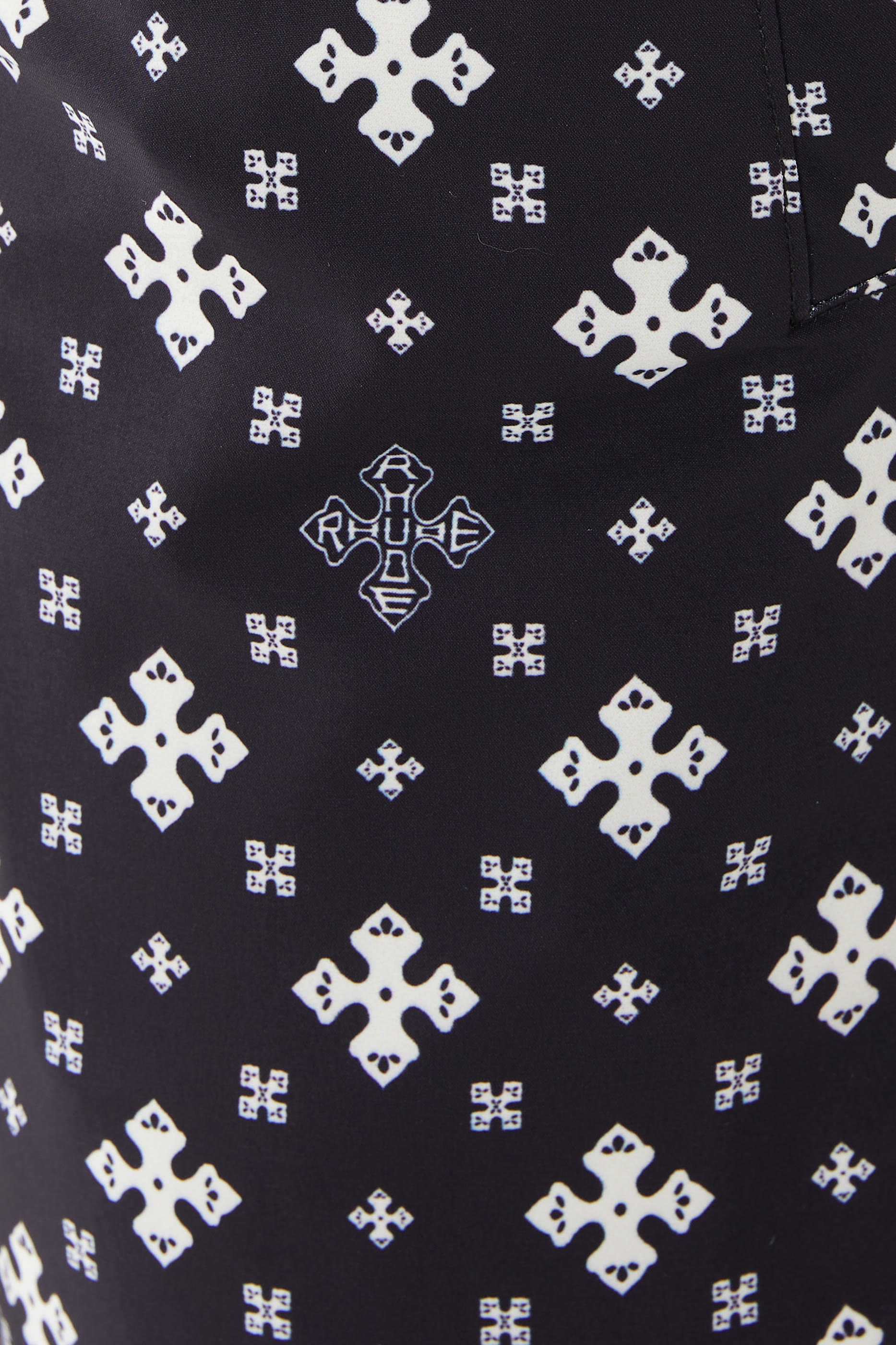 شورت سباحة بنقشة باندانا بتصميم معين