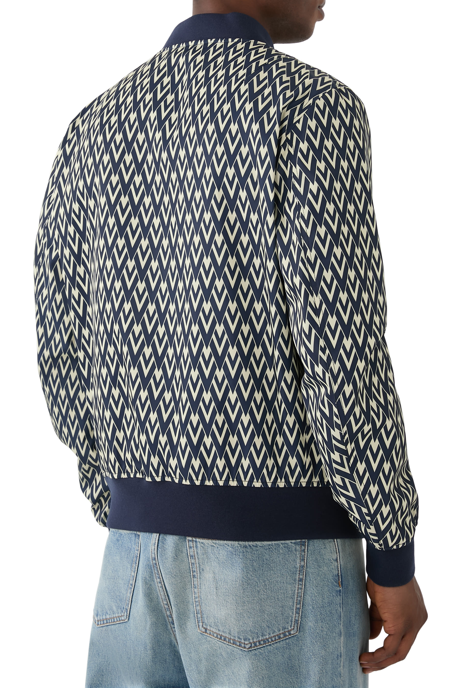 جاكيت بومبر نايلون مزين كليا بشعار الماركة