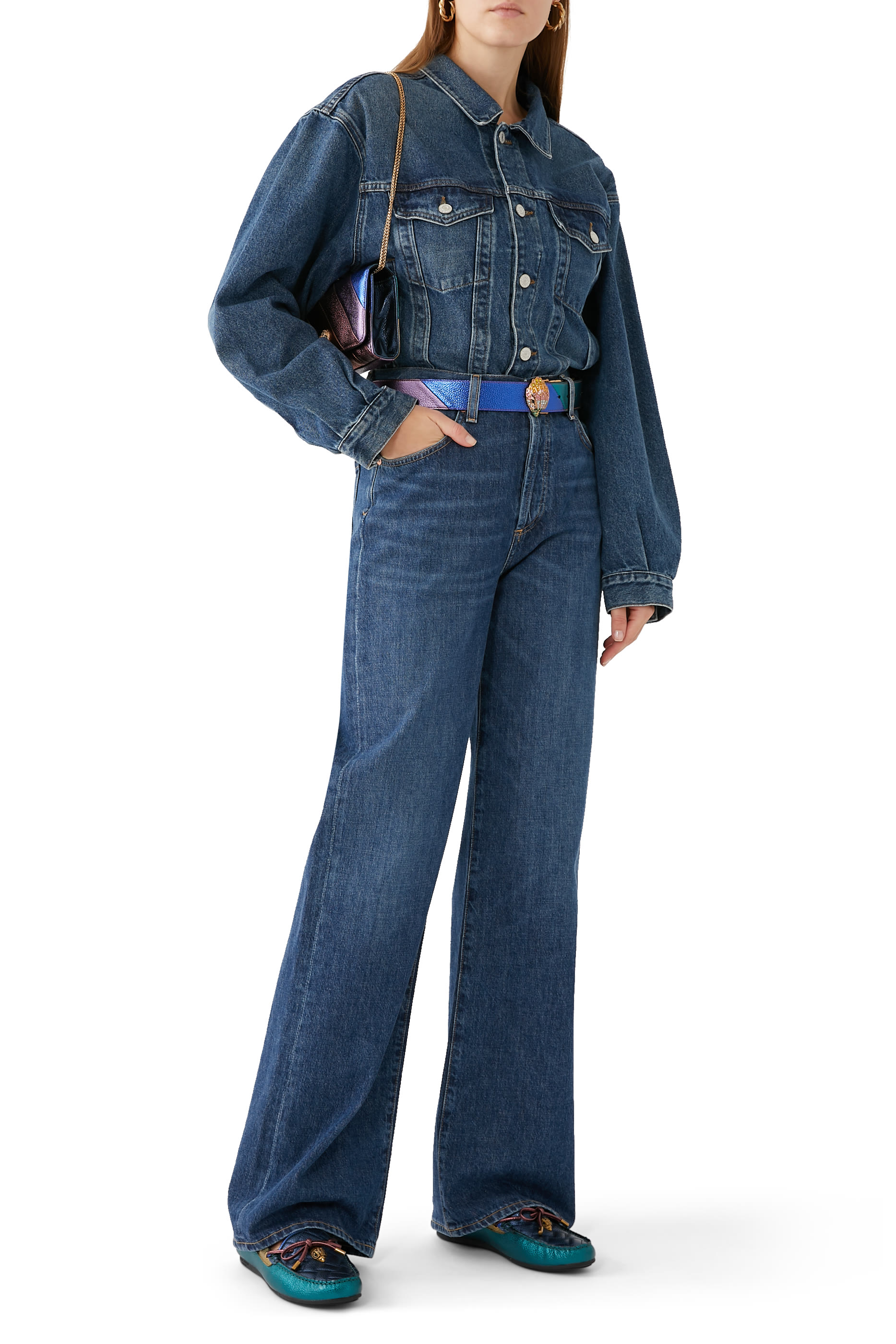 حذاء سهل الإرتداء بحلية بشعار الماركة