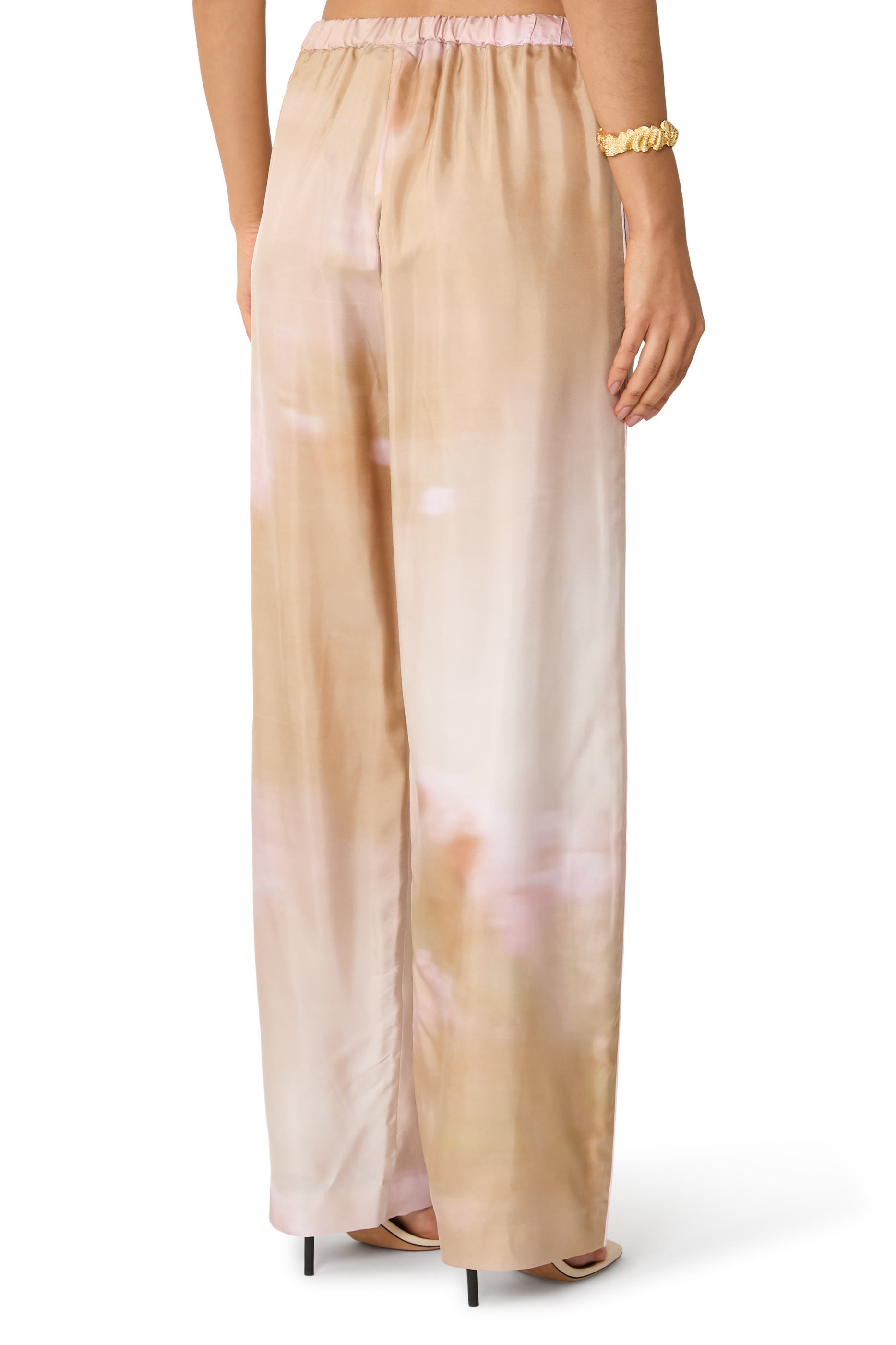 بنطال كاجوال بقصة ساق واسعة