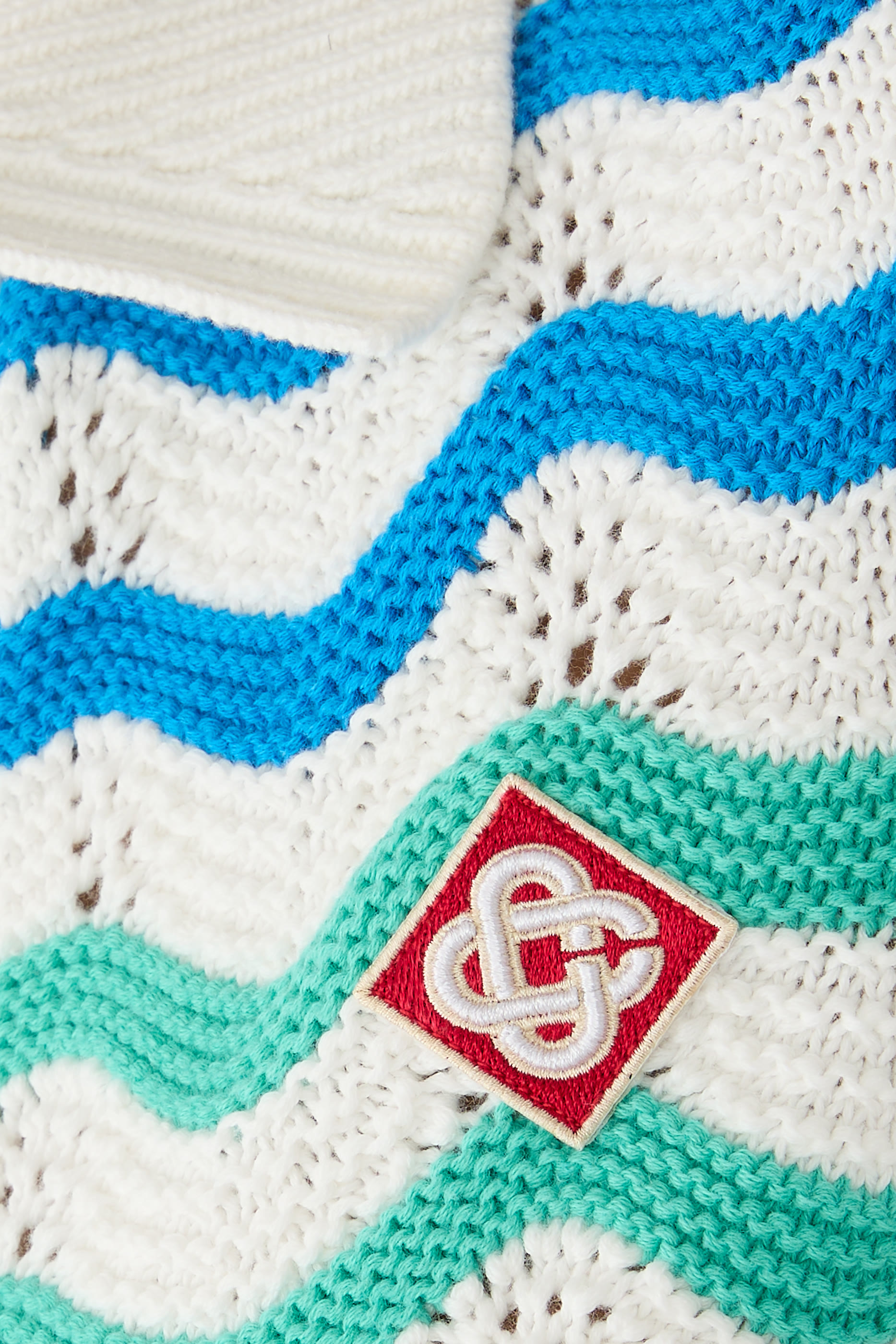 بلوزة غاردينت بتصميم متموج كروشيه