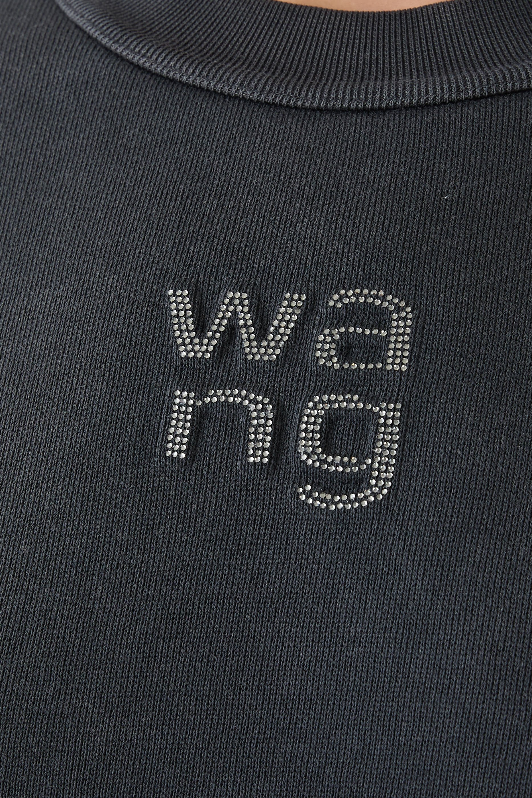 سويت شيرت بشعار الماركة المزين بكريستالات مثبتة حراريا