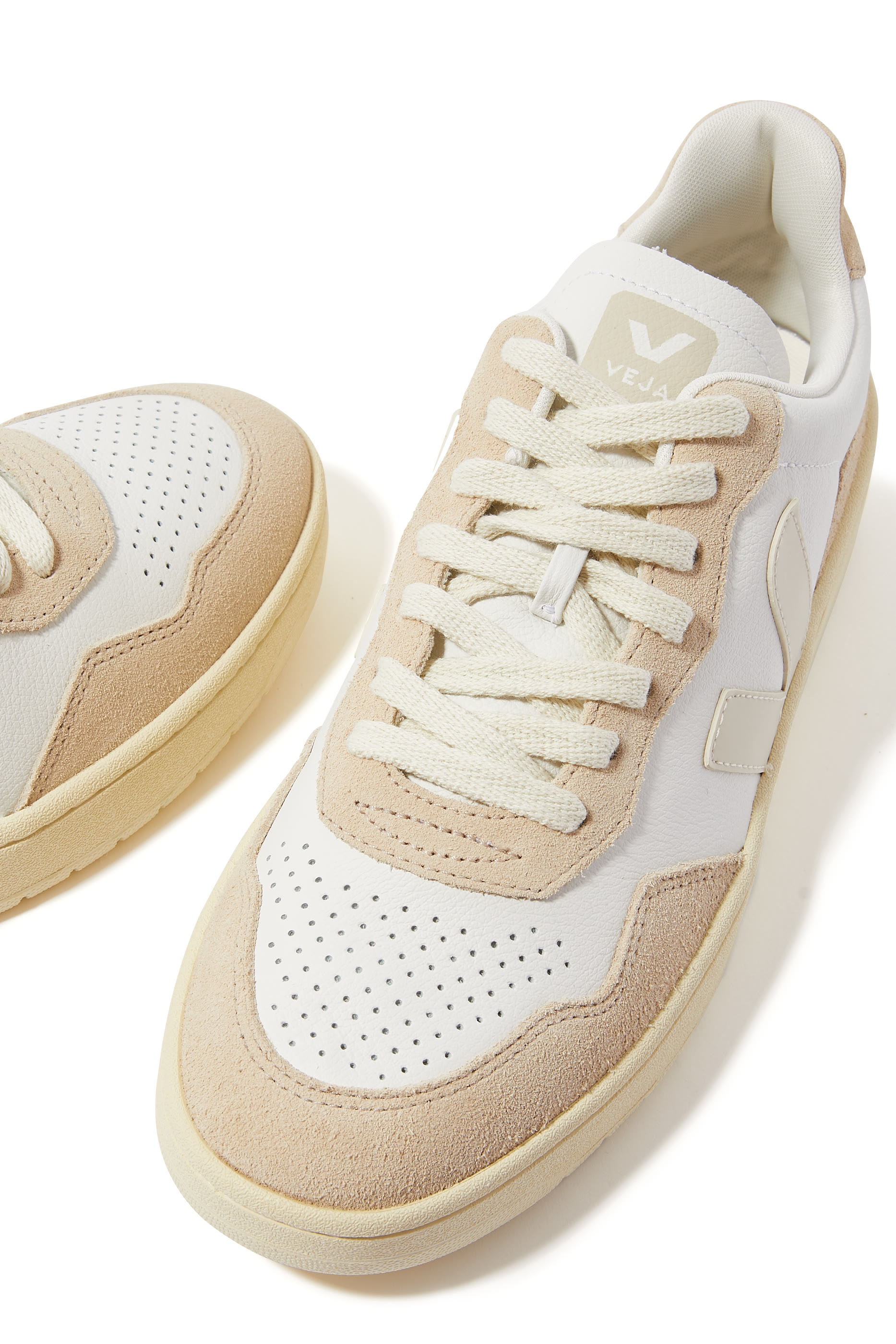 سنيكرز في- 90 جلد