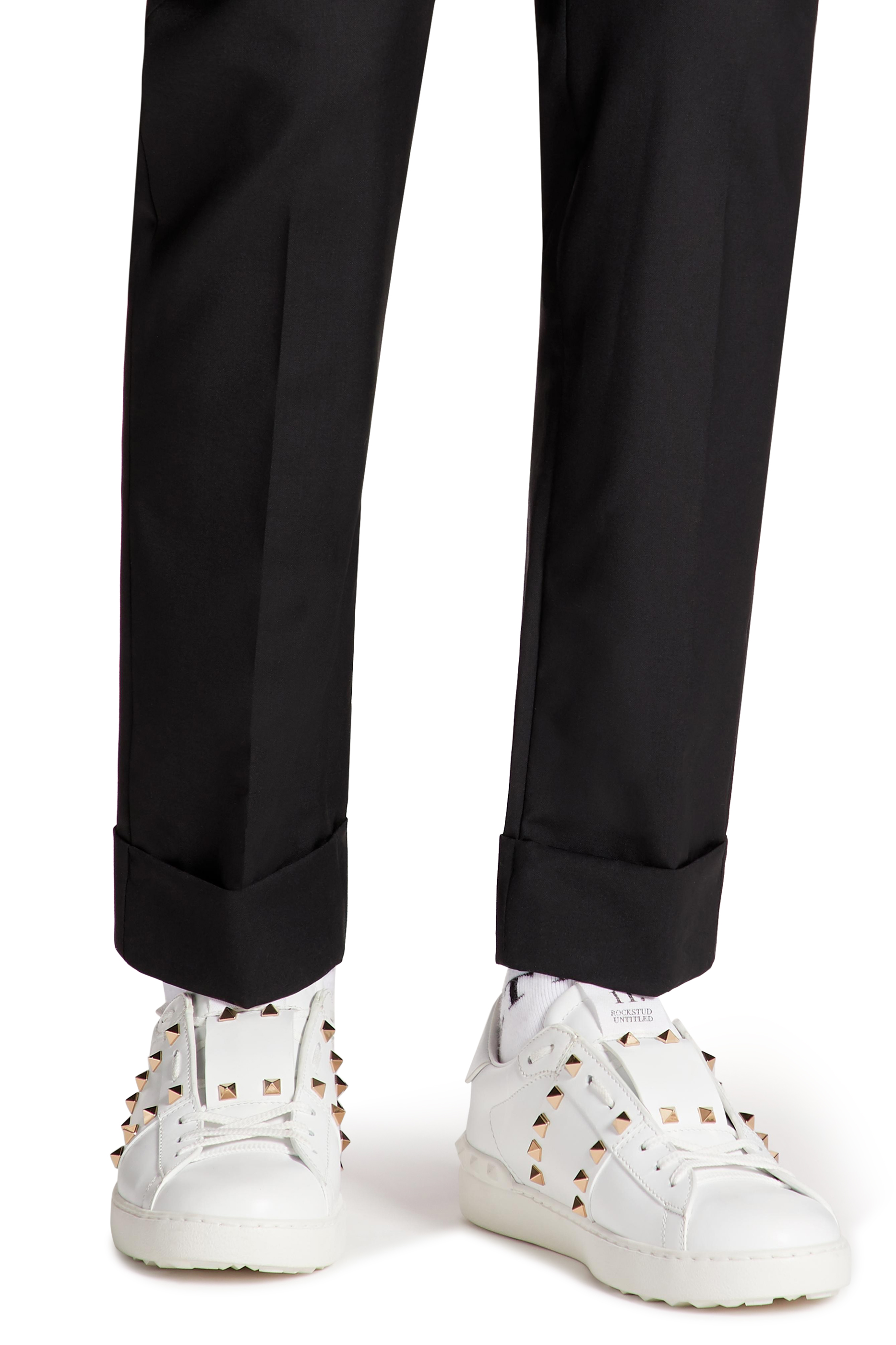 سنيكرز مزين بحلي هرمية