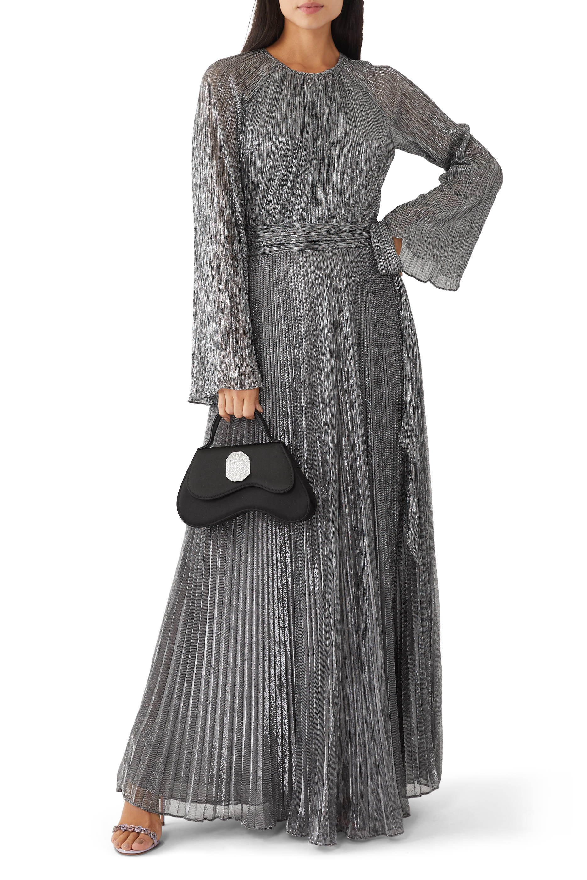 فستان بطيات وحزام