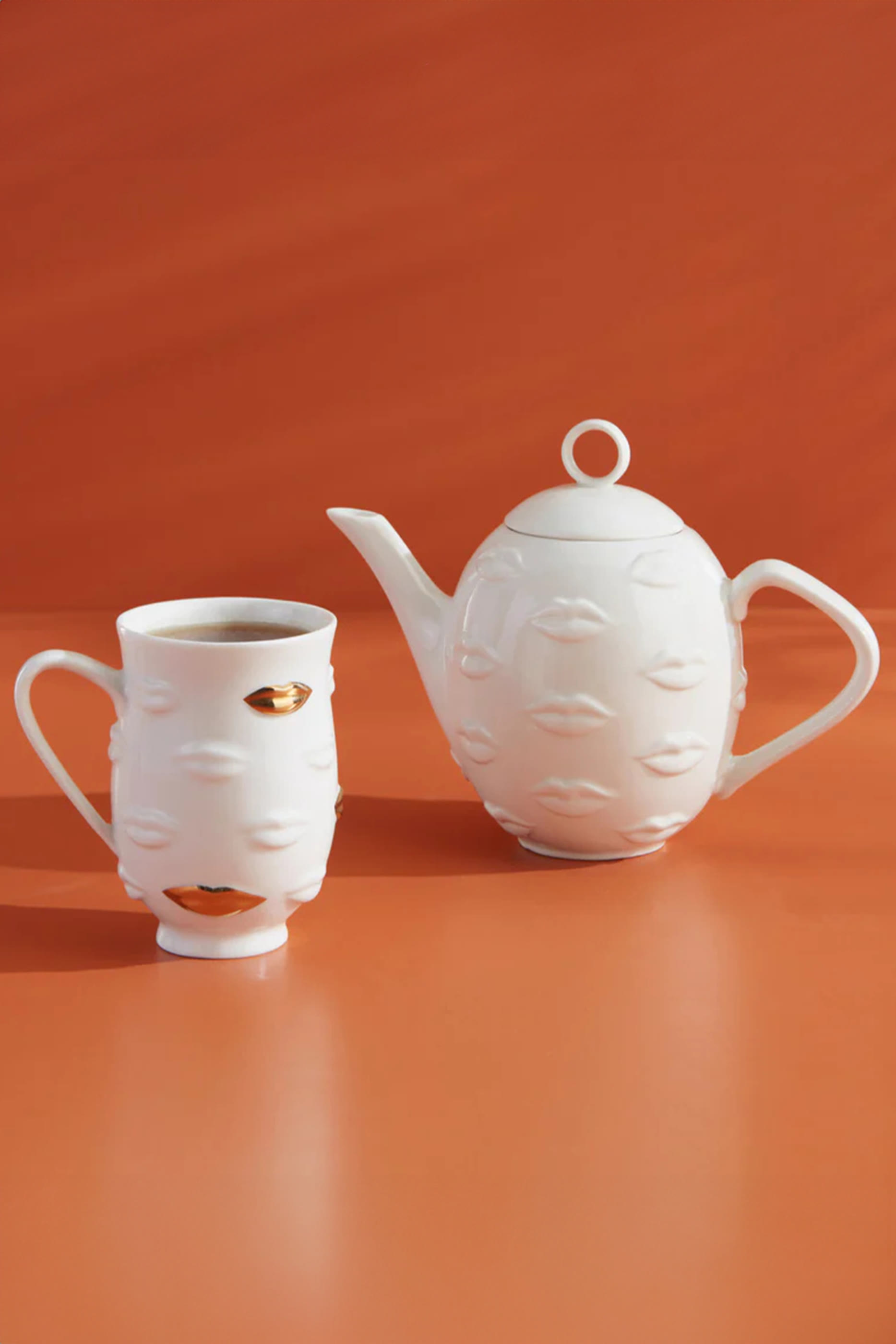 كوب جالا بتفاصيل ذهبية