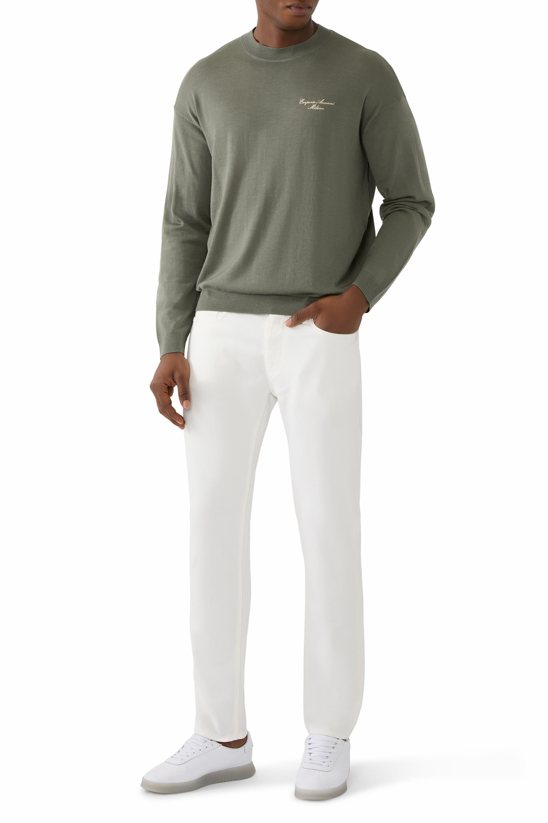 كنزة بشعار الماركة