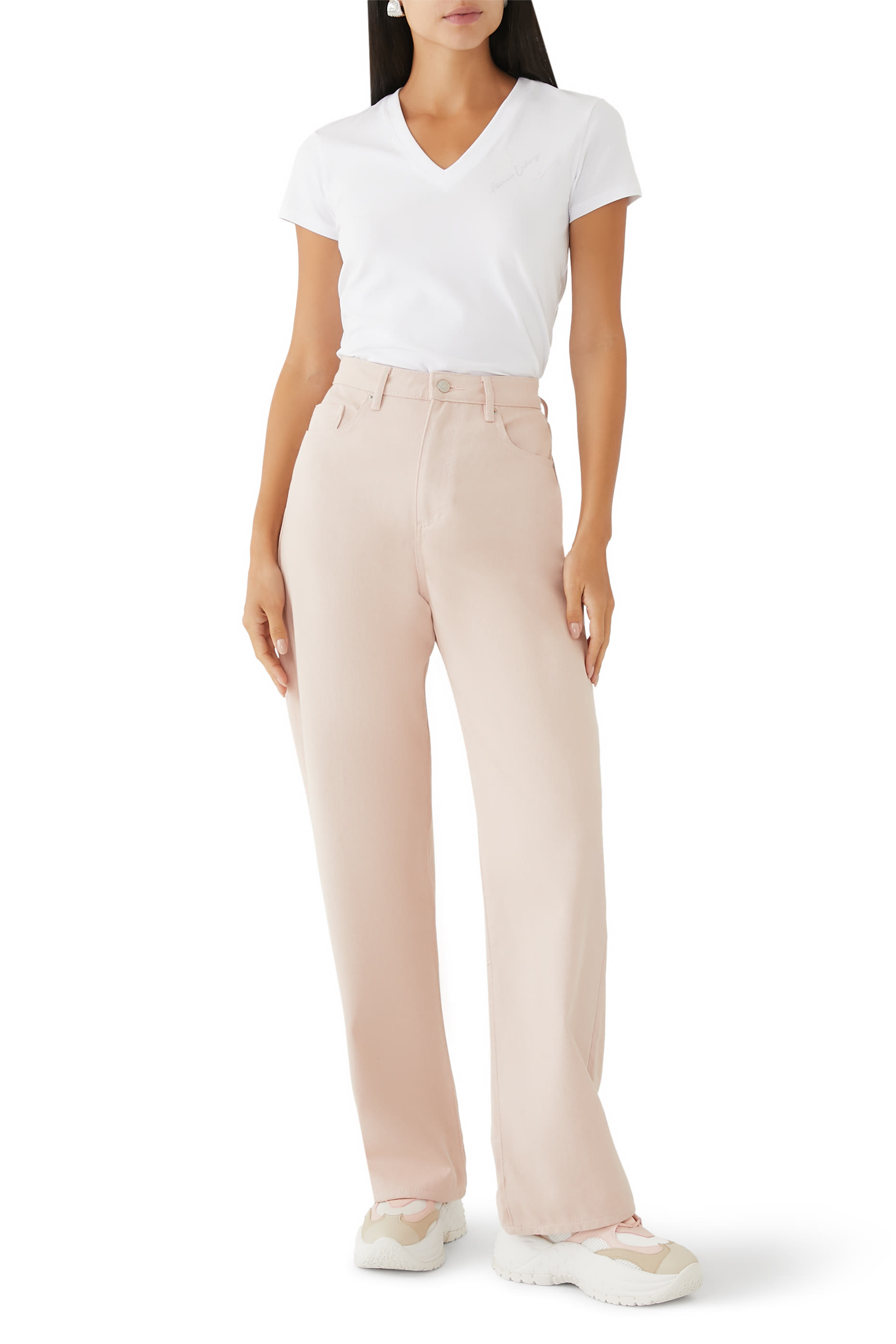 تيشيرت بياقة V وقصة ضيقة