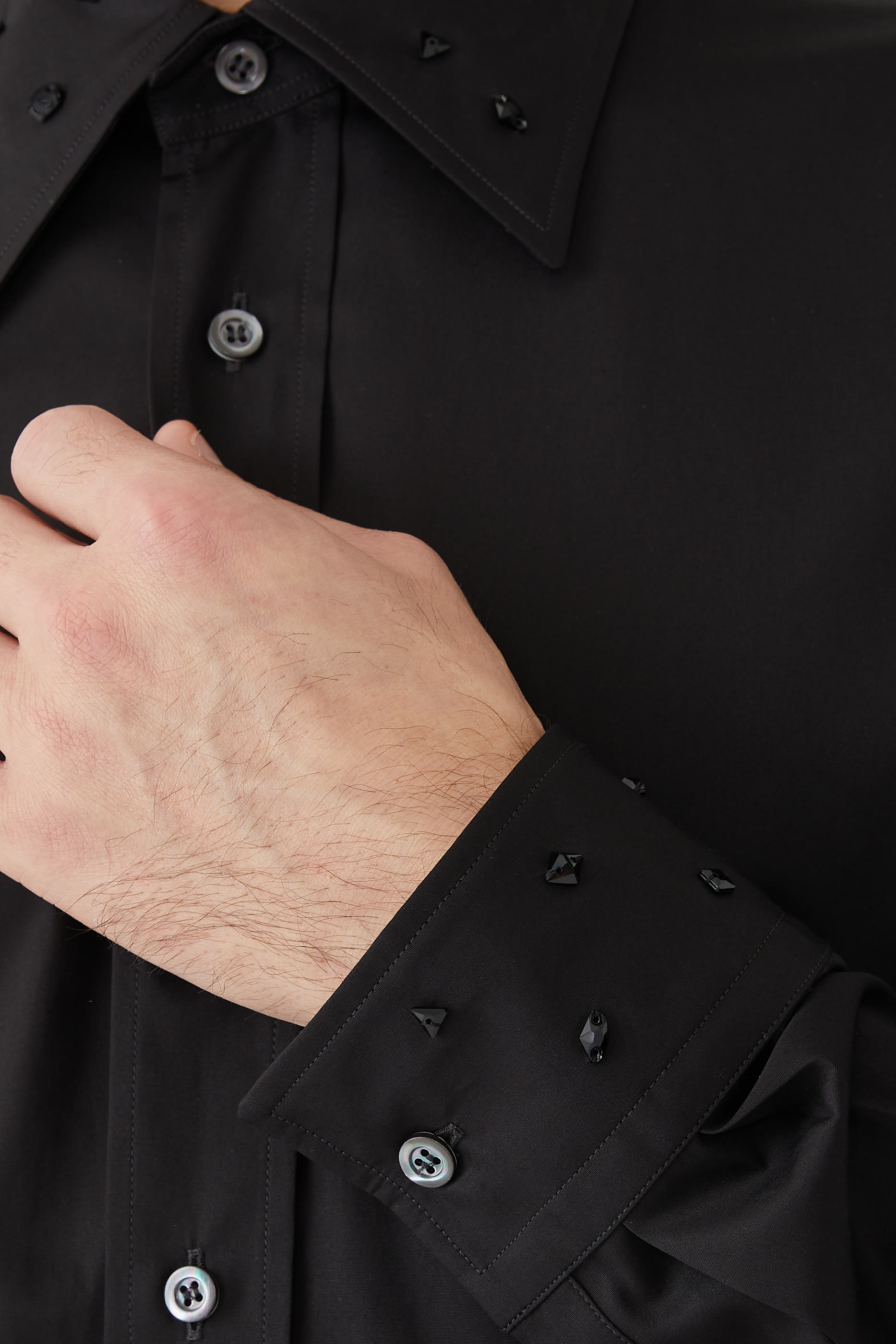 قميص كلاسيكي مطرز