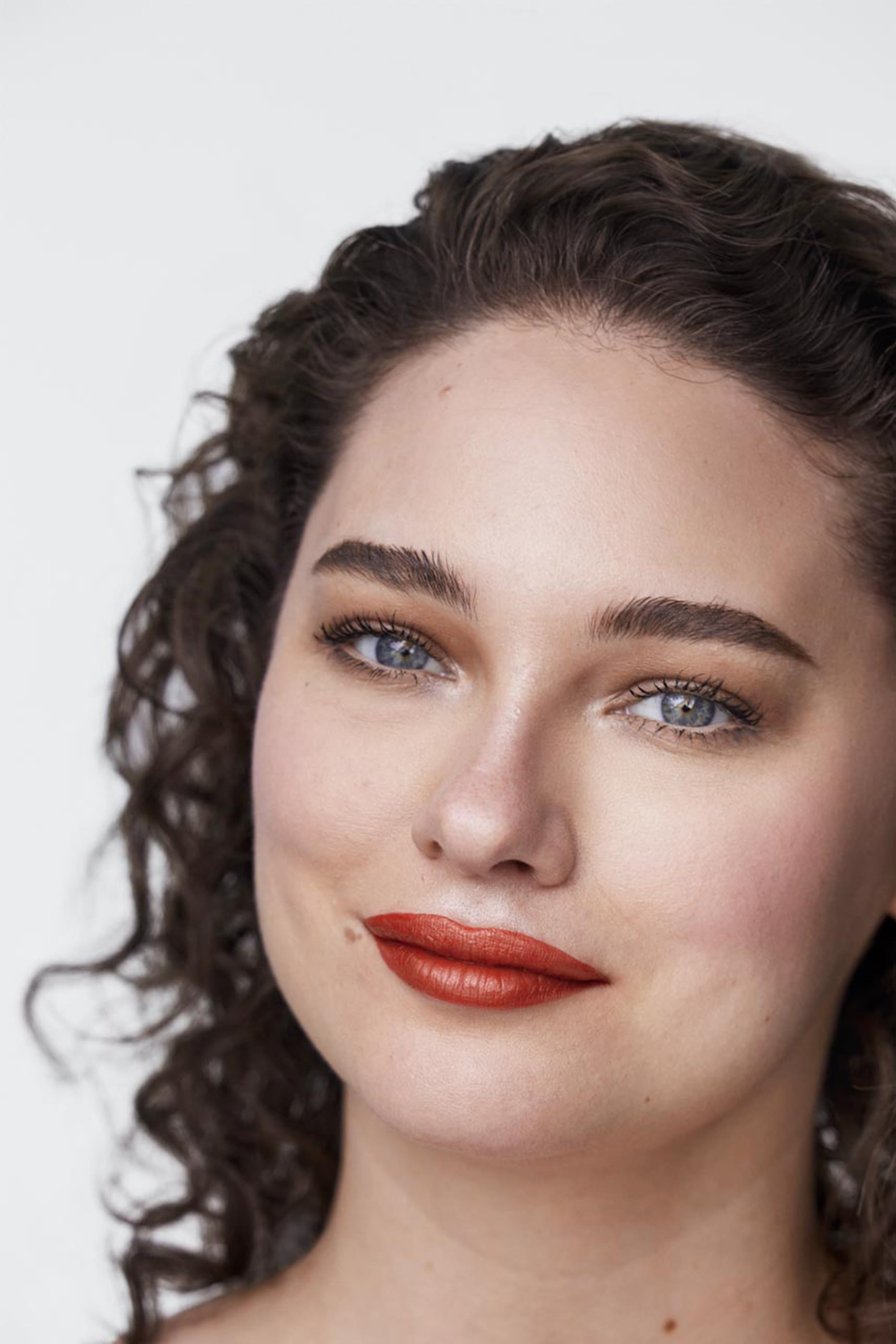 أحمر شفاه بوب يدوم طويلا