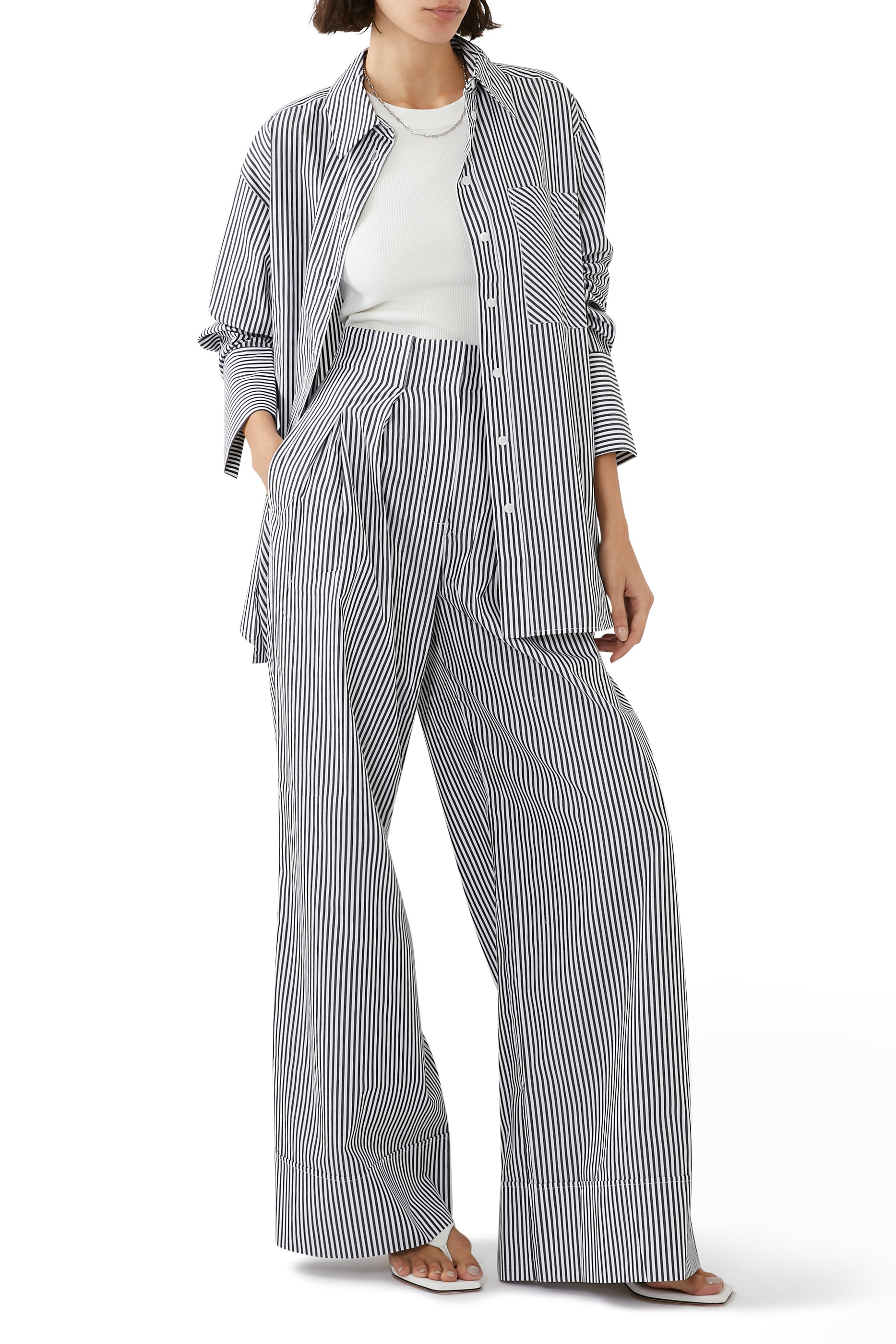 قميص بقصة فضفاضة