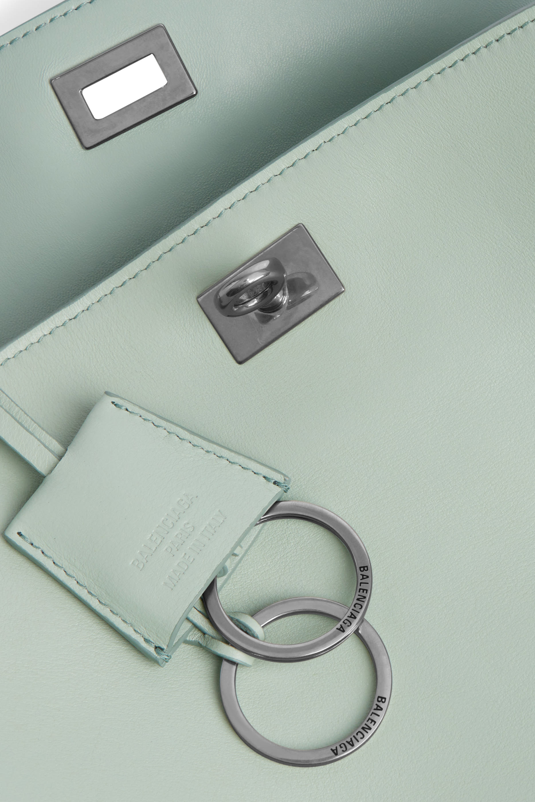 حقيبة روديو بيد علوية