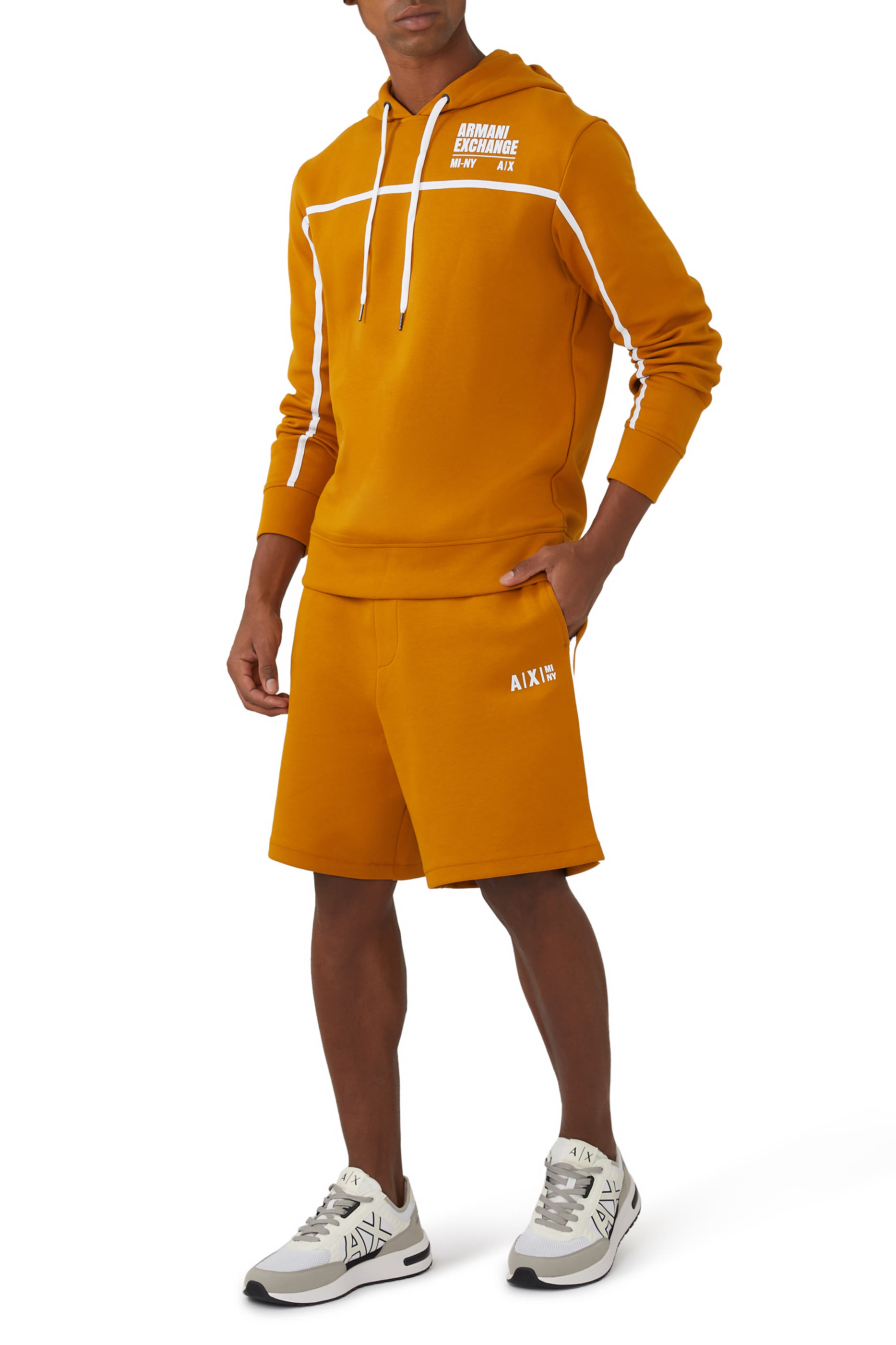 سنيكرز بشعار ثلاثي الأبعاد