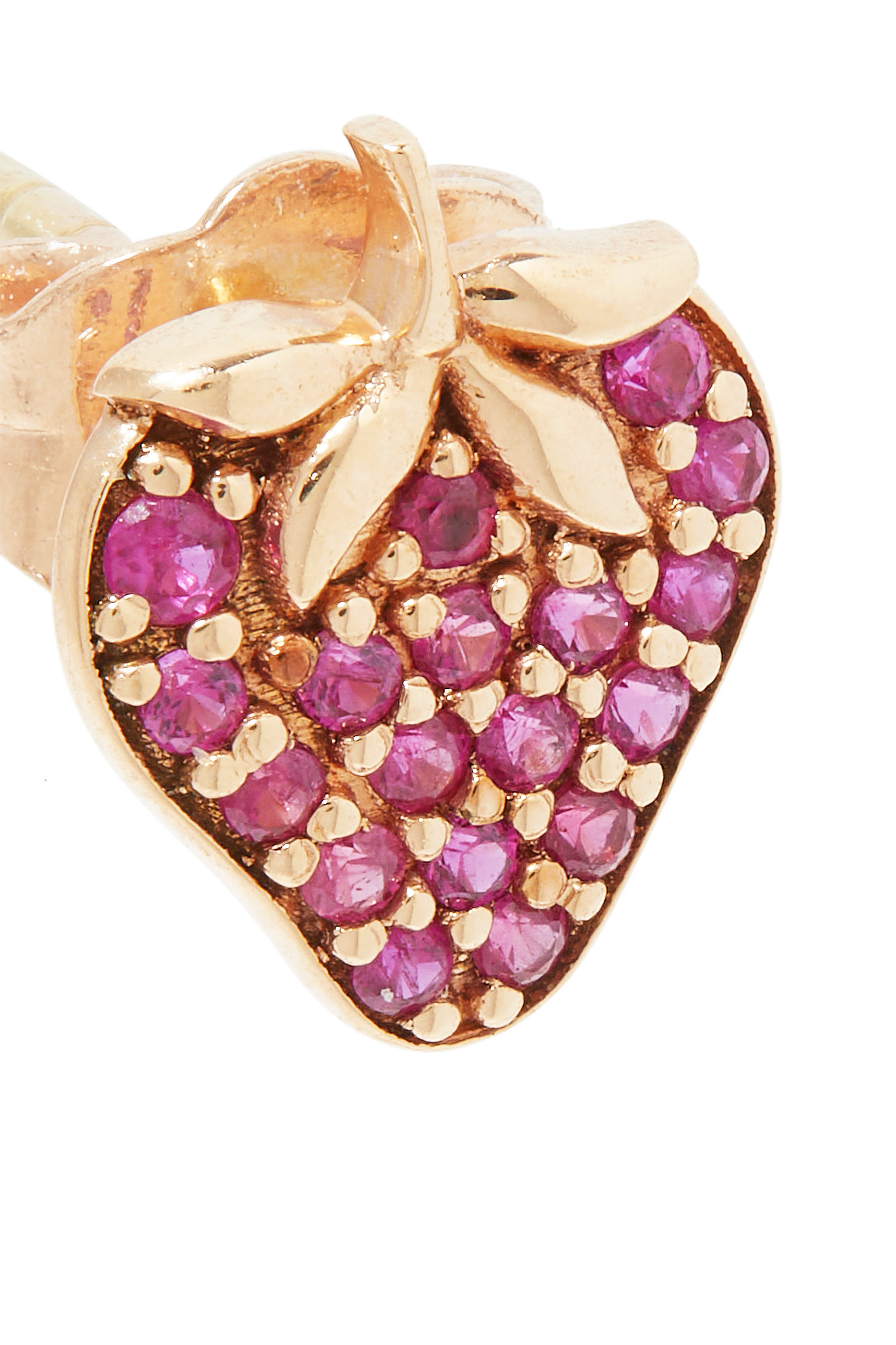 قرط بتصميم فراولة مرصعة بالياقوت