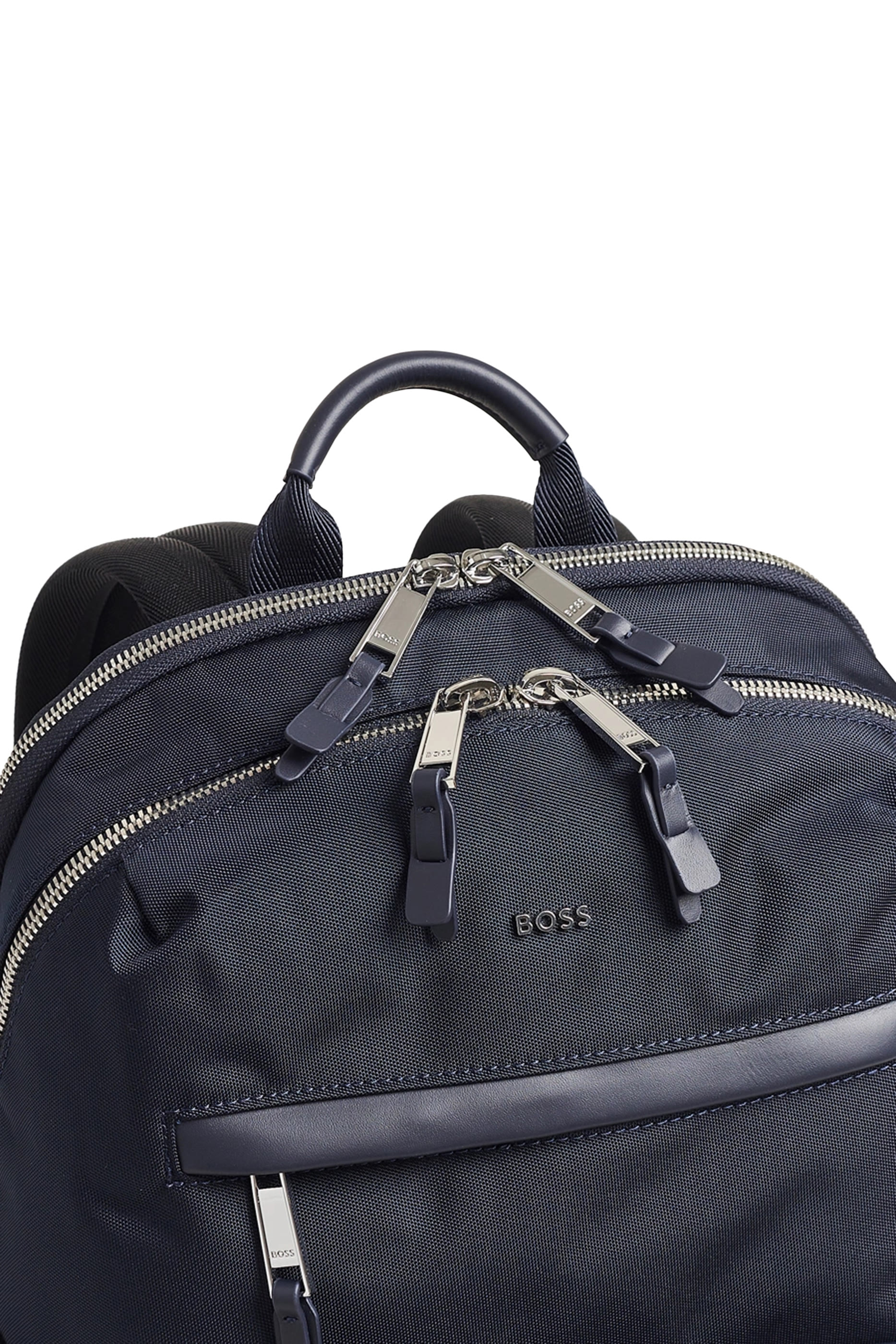 حقيبة ظهر مزينة بشعار الماركة فضي اللون وحواف جلد