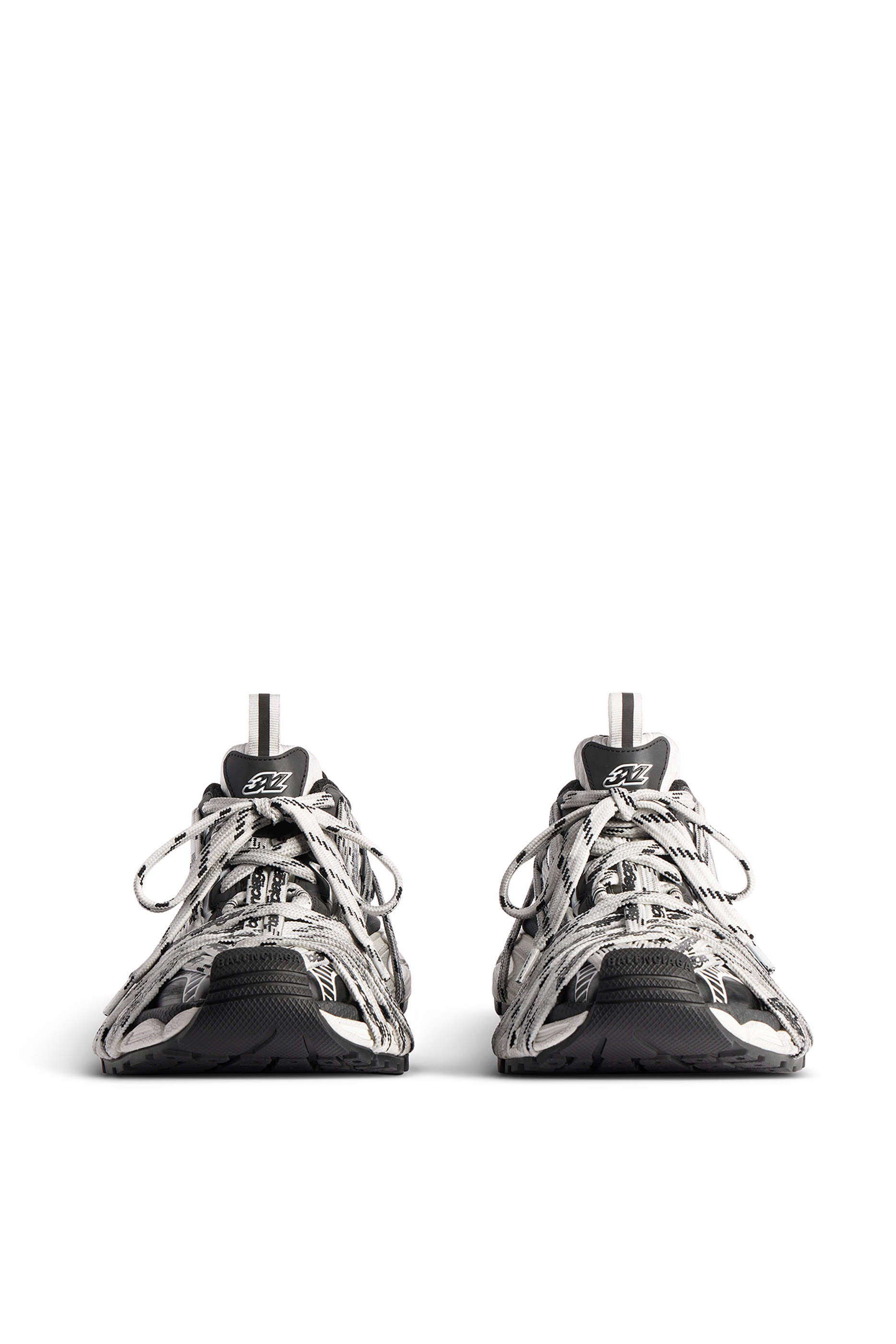 سنيكرز 3 اكس ال بي بأربطة طويلة