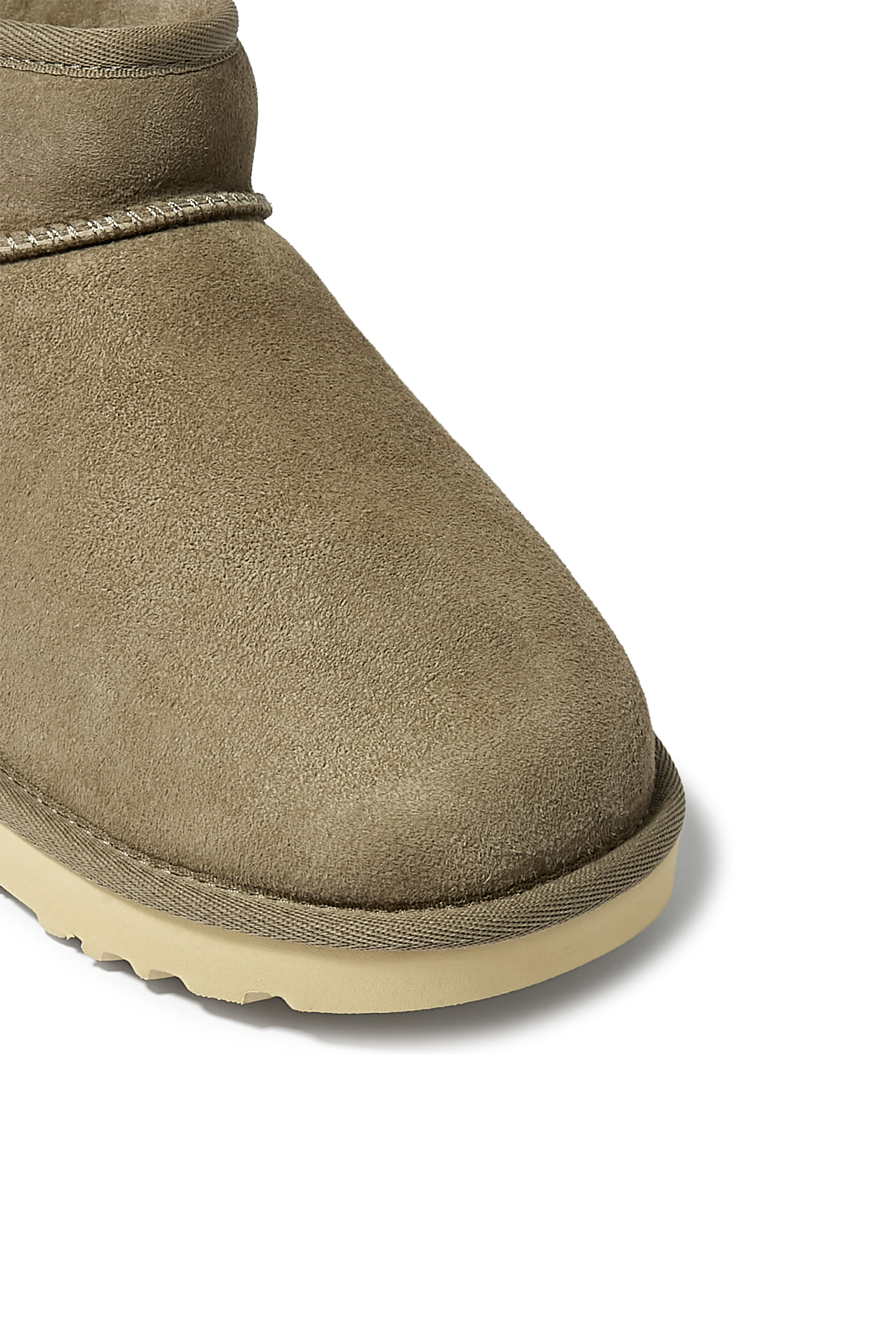 بوت كلاسيك قصير للغاية