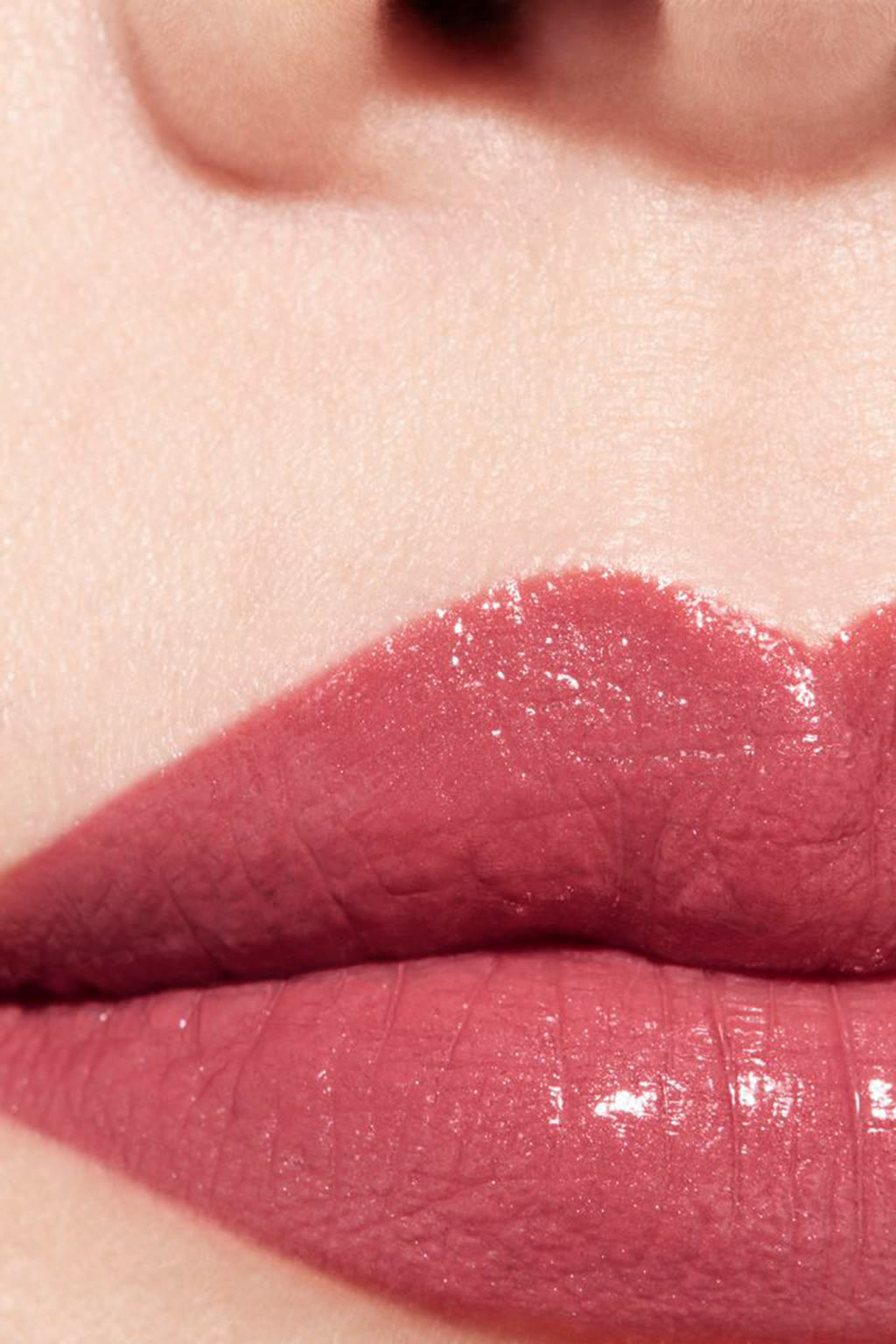 لون وإشراقة وكثافة بلمح البصر. ROUGE COCO FLASH