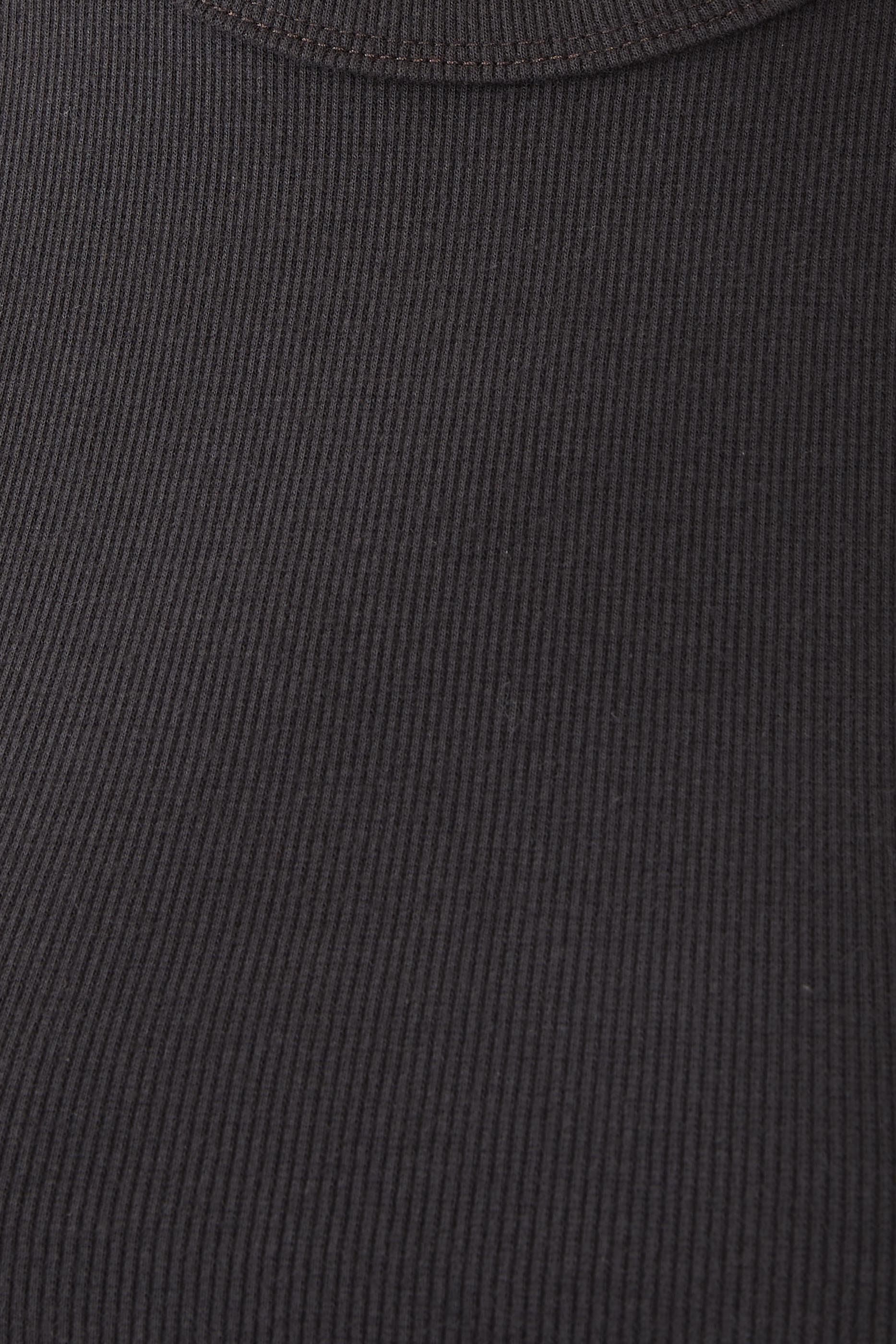 بلوزة بايج بلا أكمام