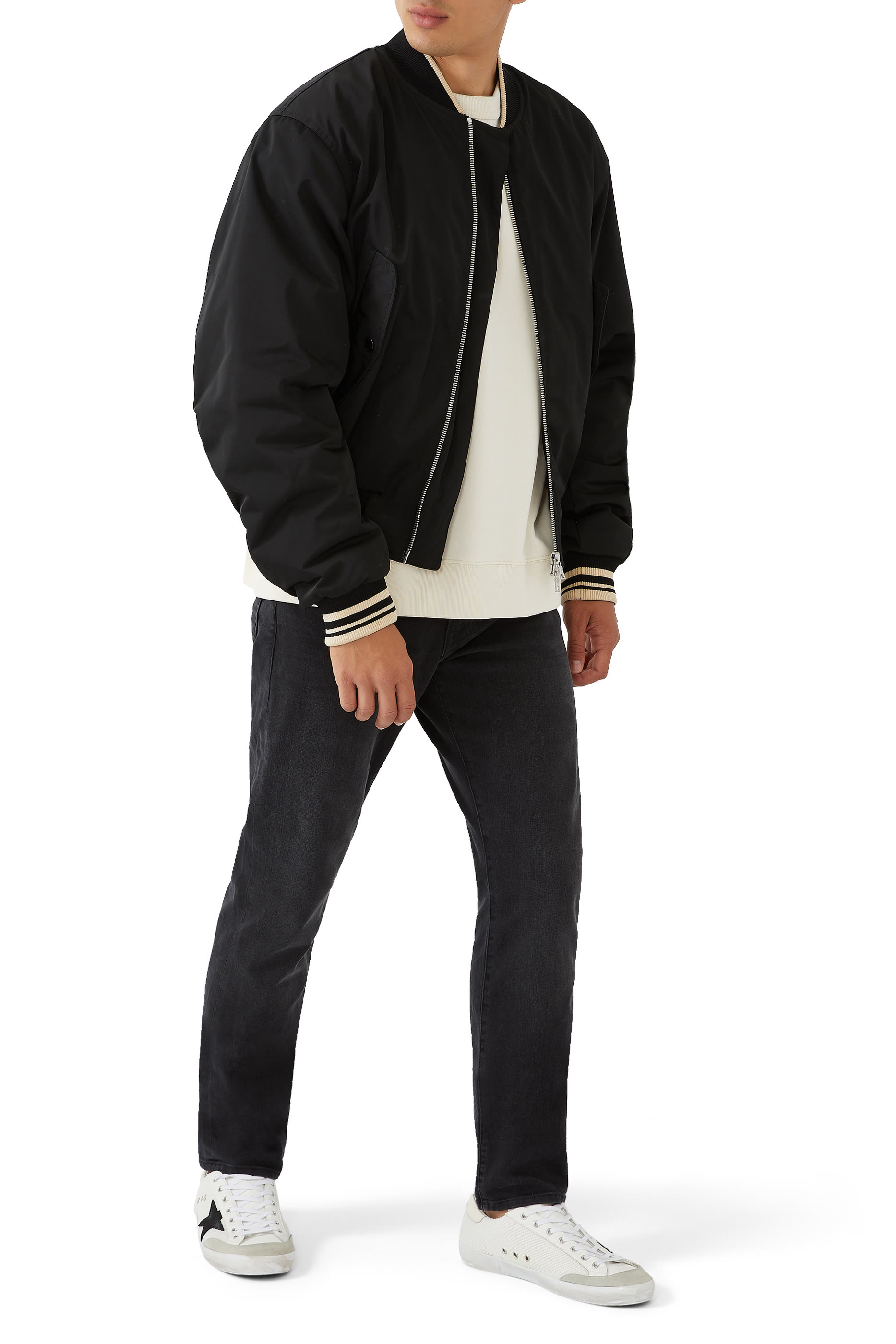 بنطال جينز لوم بقصة ضيقة