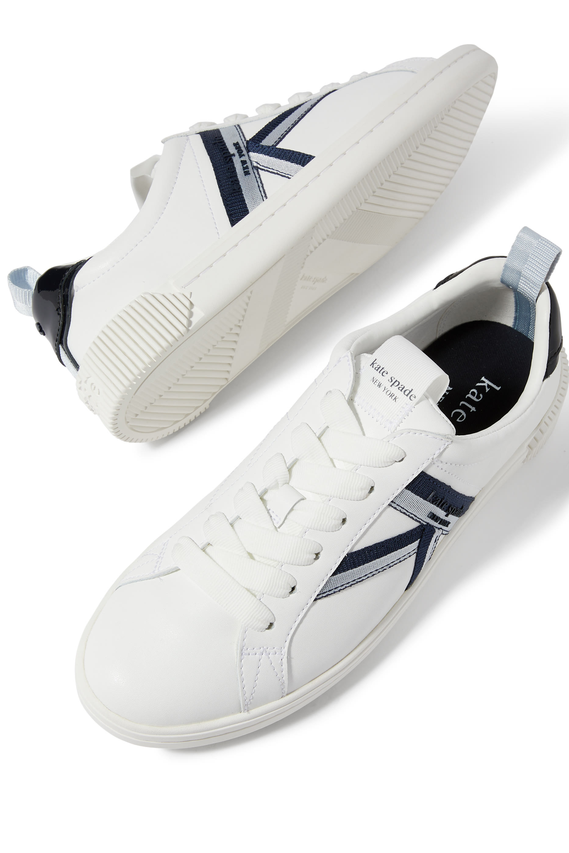 سنيكرز جلد بشعار الماركة