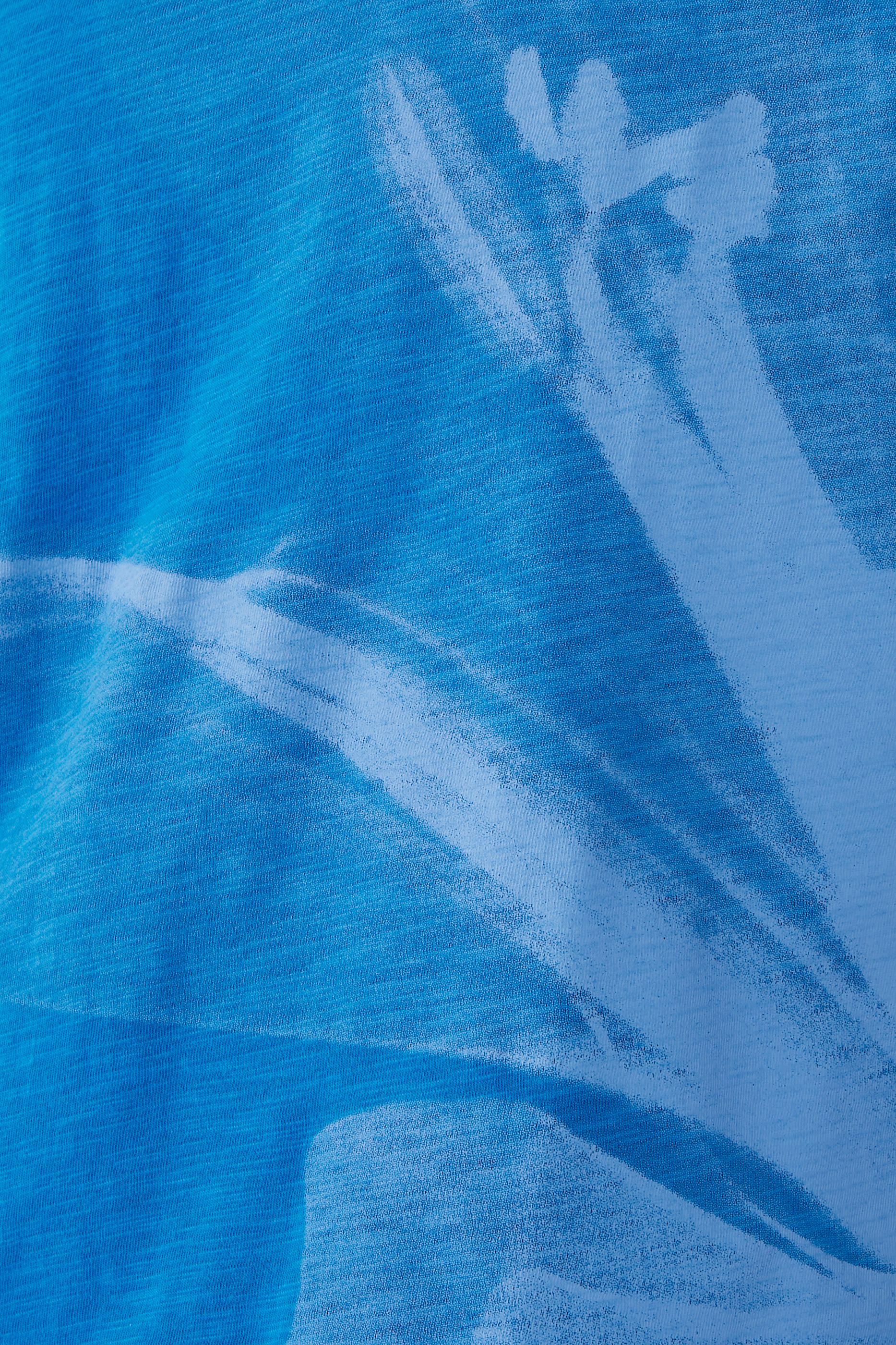 تيشيرت بطبعات أوراق شجر قطن