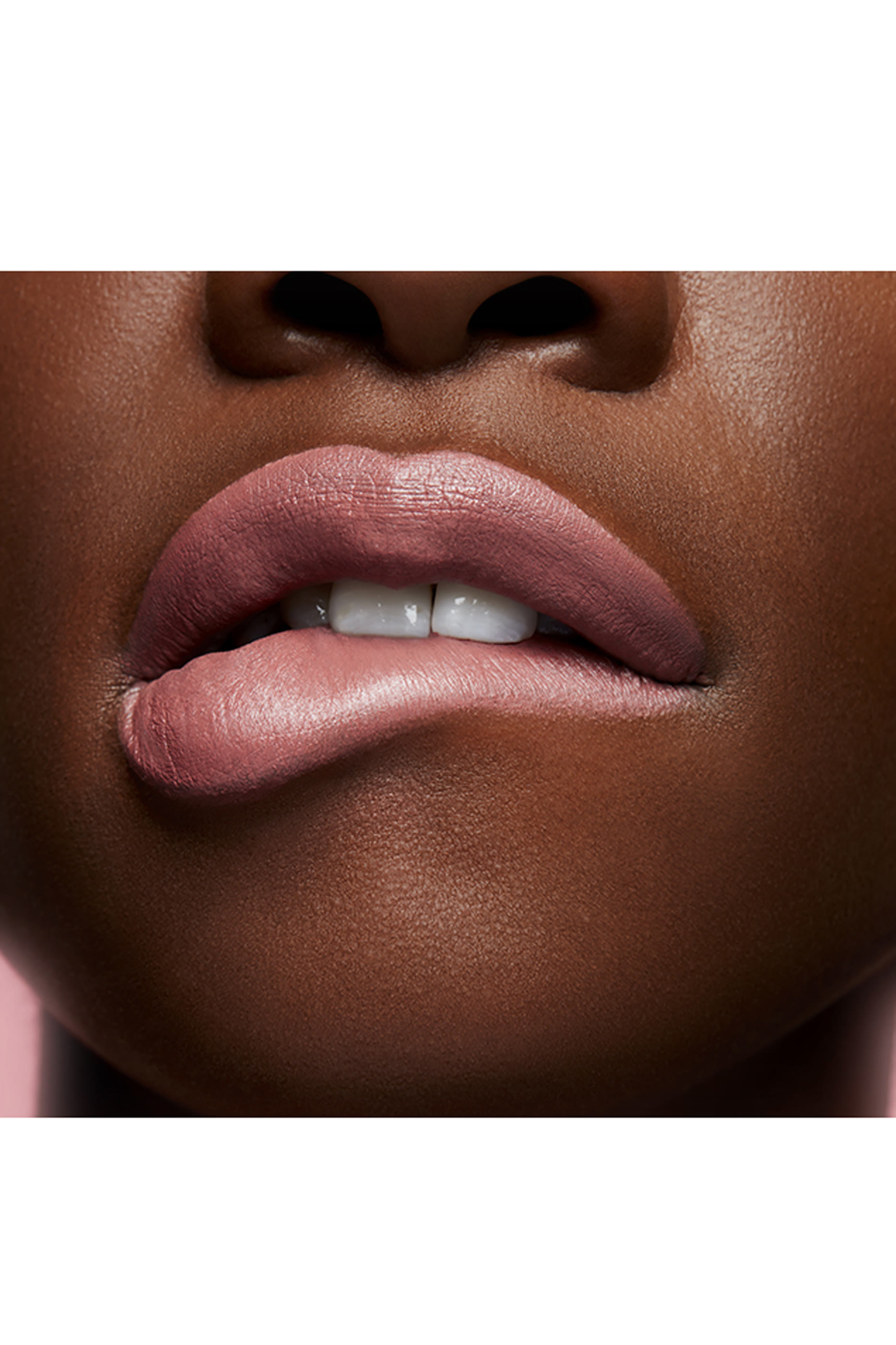 أحمر شفاه غير لامع