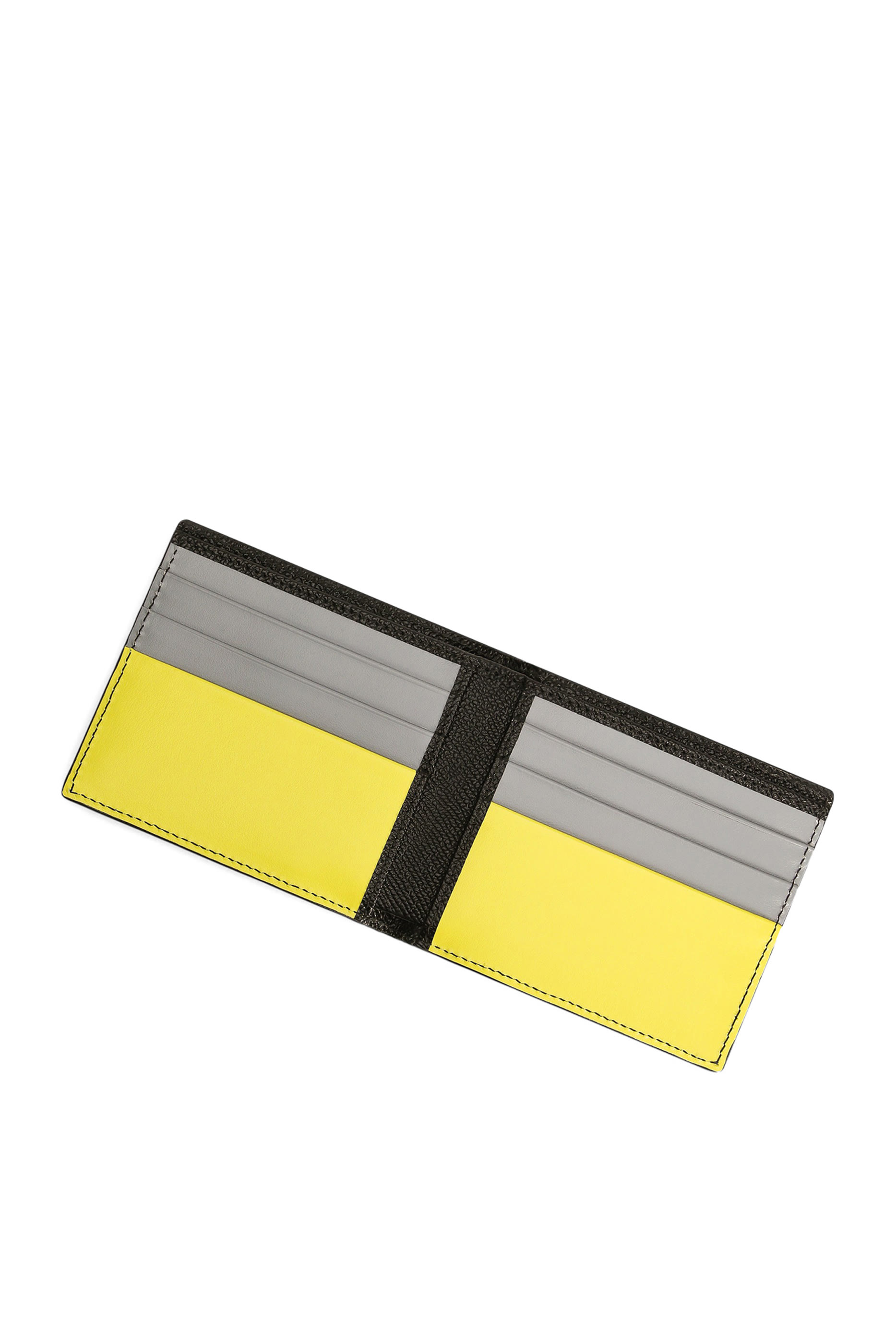 محفظة بتصميم ثنائي الطي بشعار الماركة