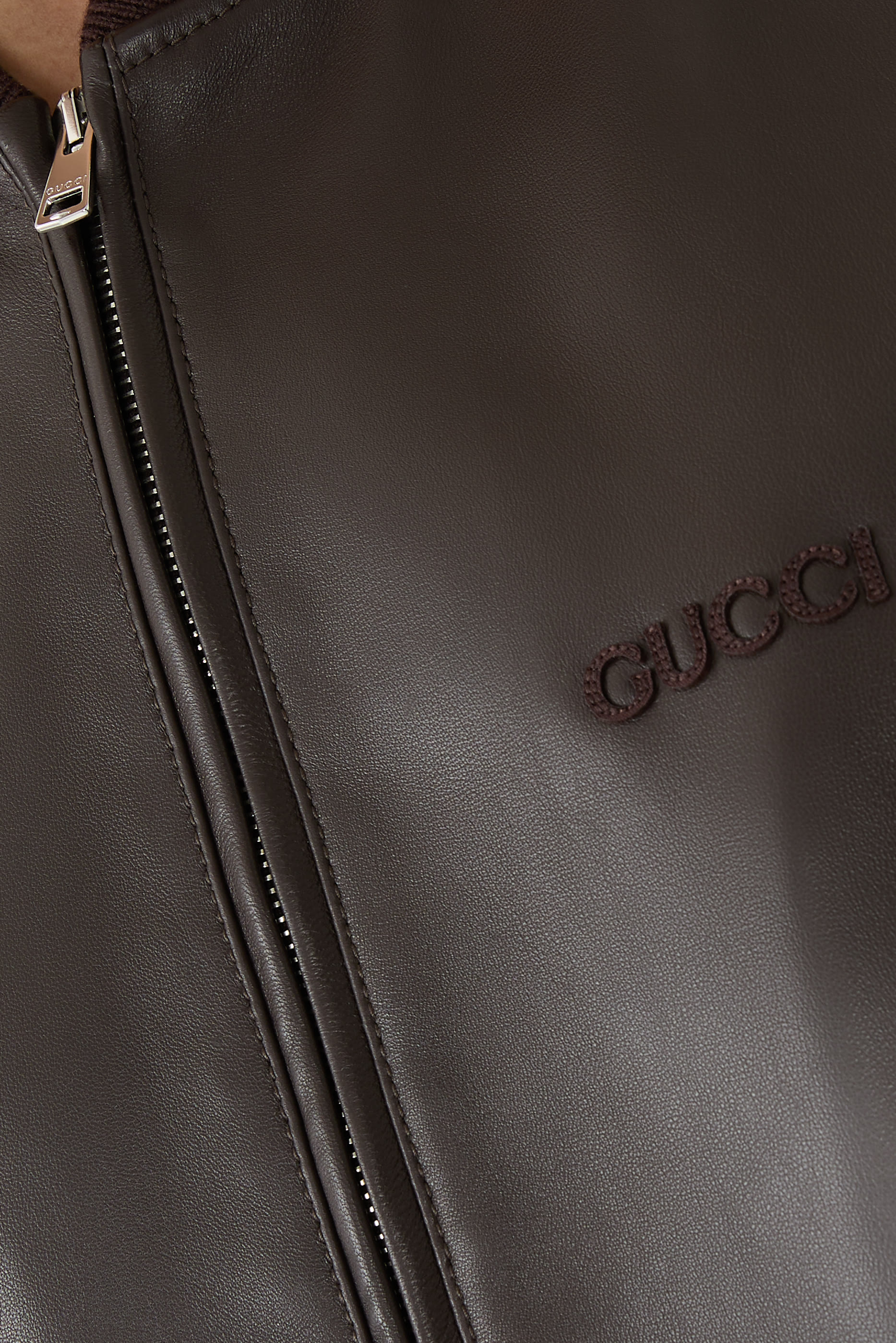 جاكيت بومبر مطرز جلد