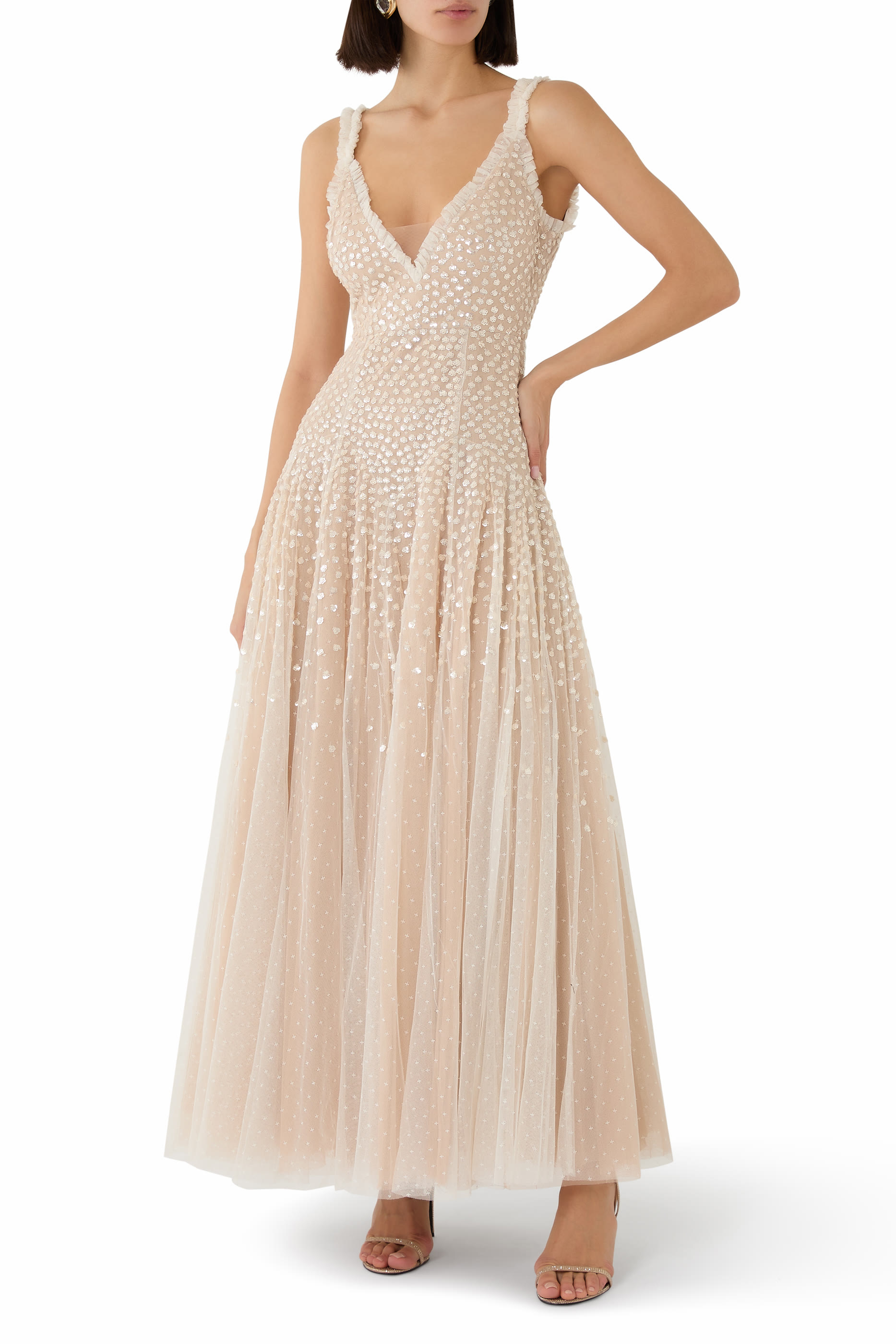 فستان سهرة كاسكادي كامي بياقة عميقة مزين بترتر