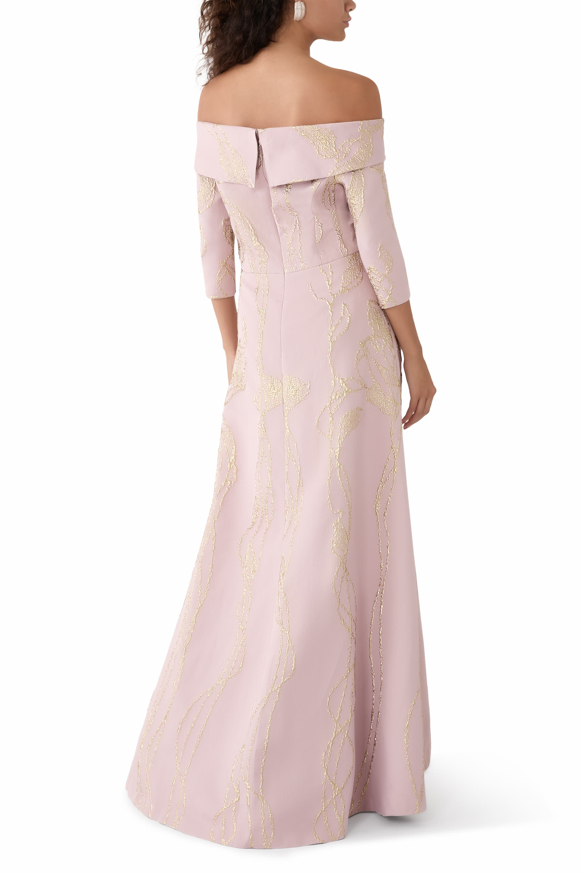 فستان سهرة فولدد بأكتاف مكشوف جاكار