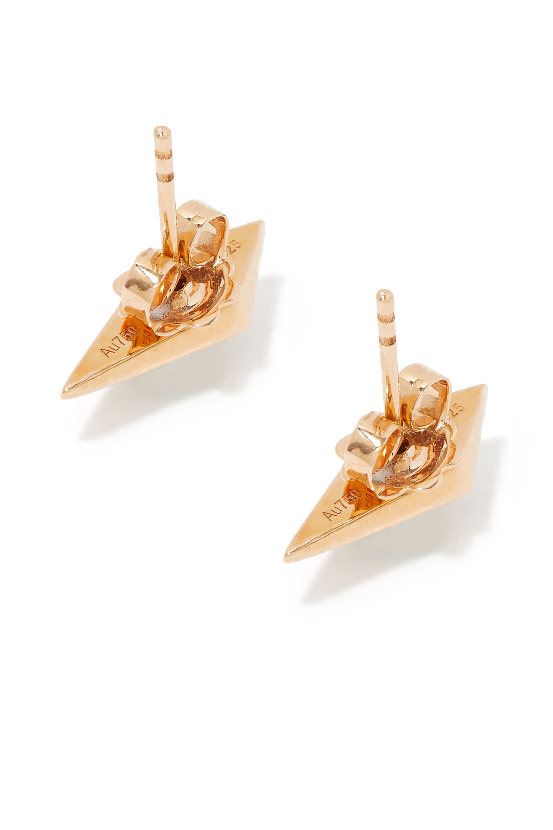 أقراط مرصعة بعرق اللؤلؤ