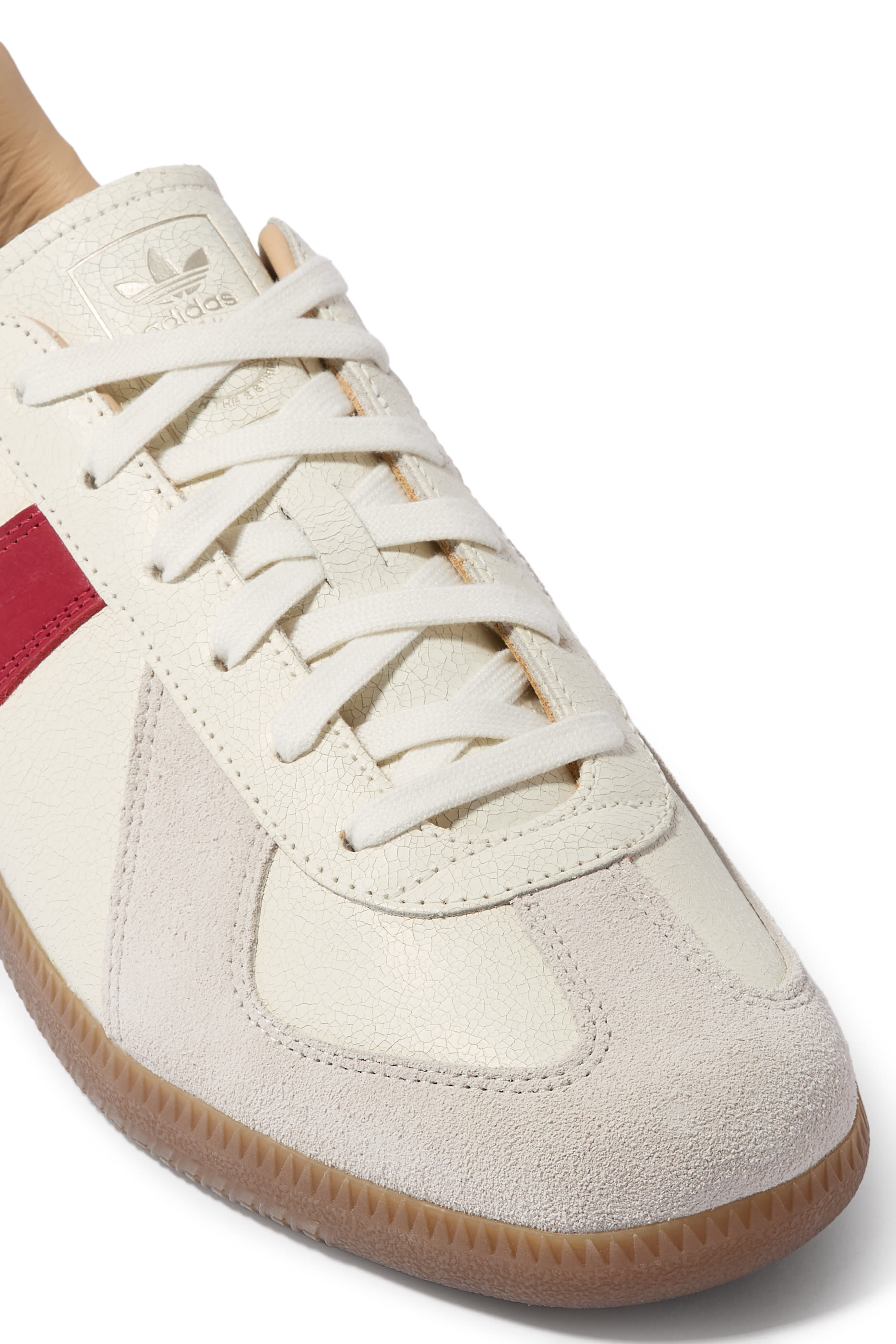 سنيكرز بي دبليو ارمي