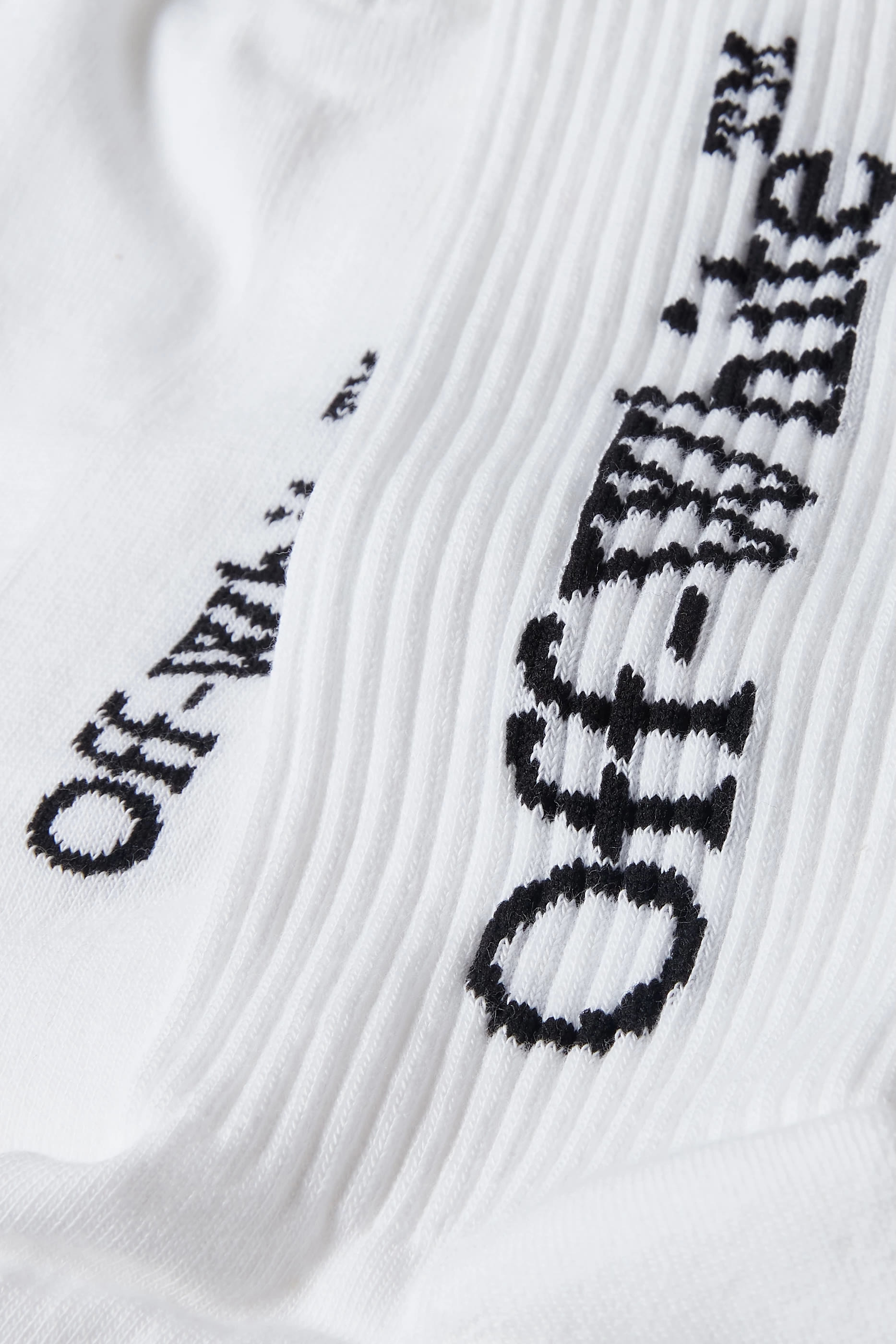 جوارب متوسطة الطول بشعار الماركة