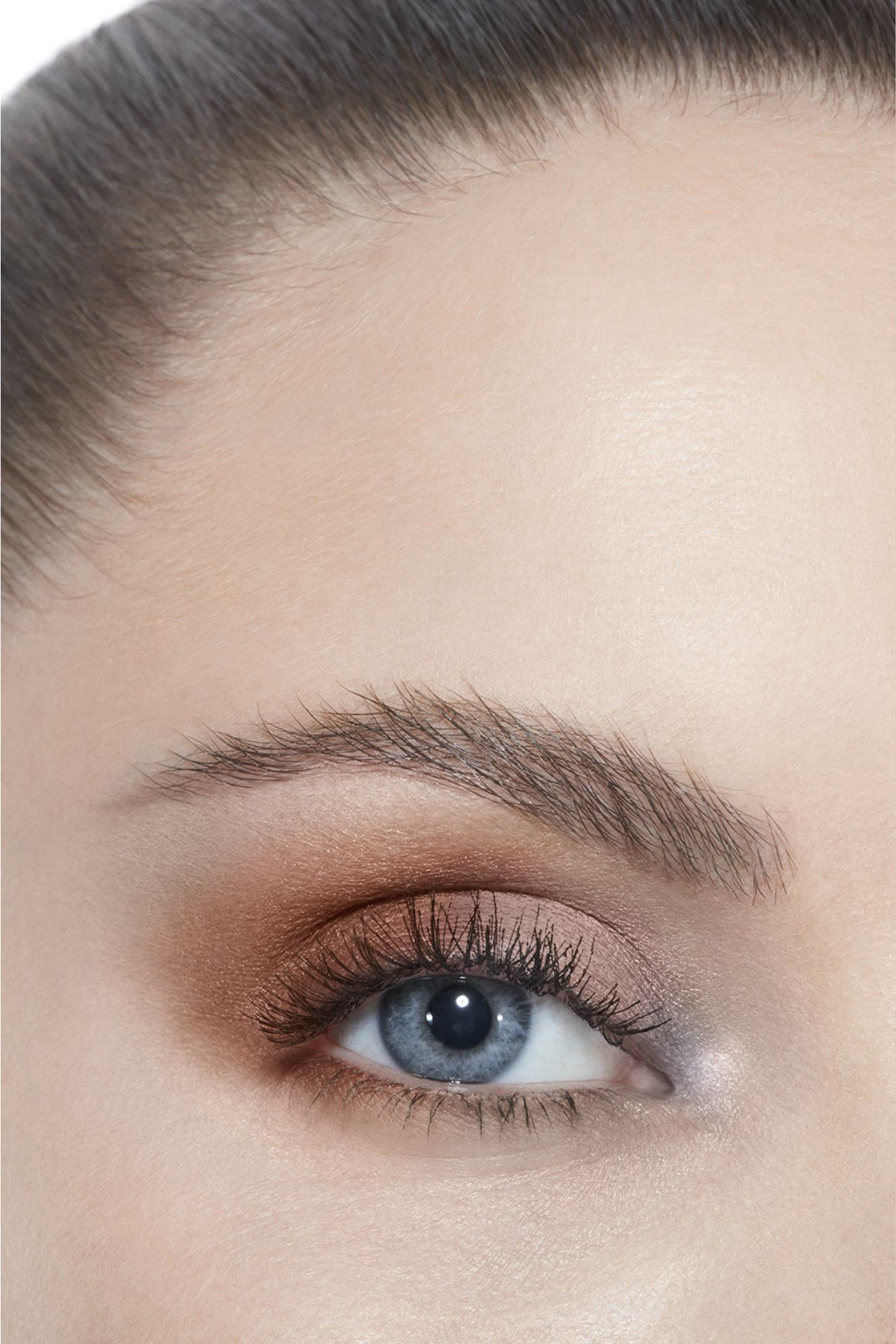 لوحة ظلال عيون Les 4 Ombres Boutons بأربعة ألوان بلمسات نهائية متنوعة