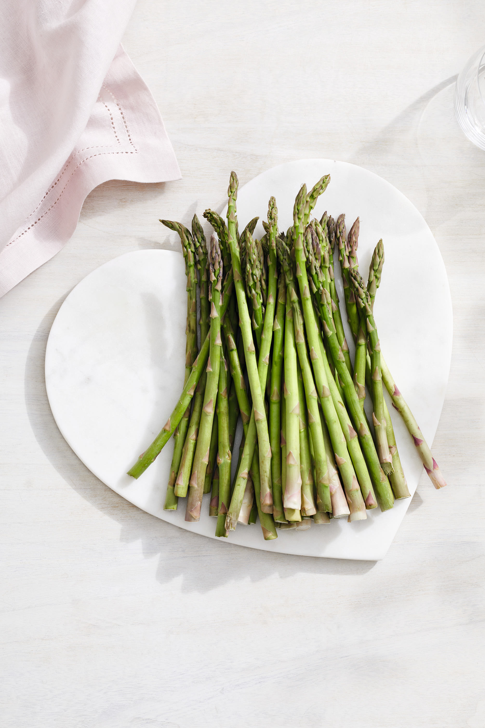 لوح بتصميم قلب رخام