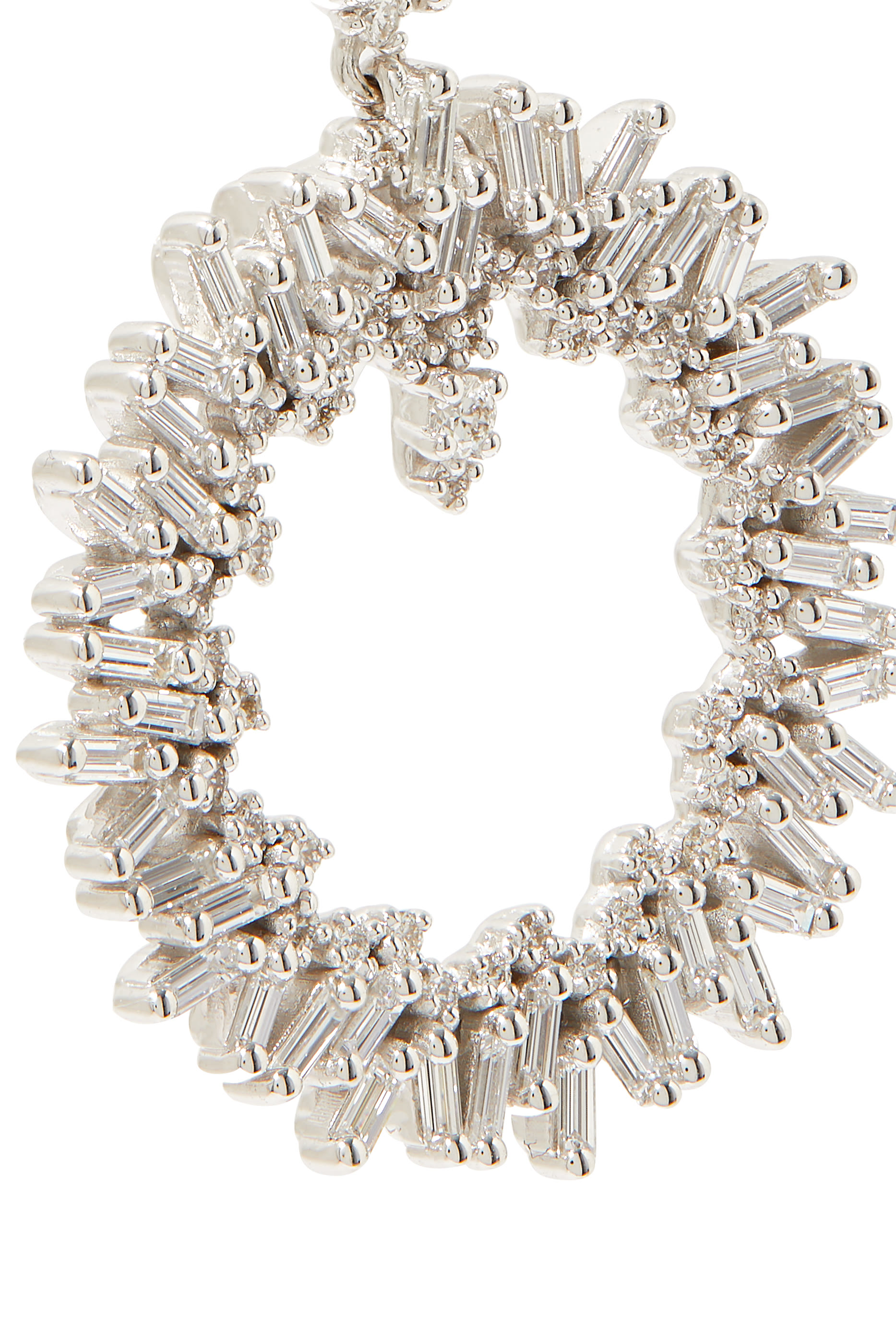 أقراط مرصعة بماسات مستطيلة، ذهب أبيض عيار 18