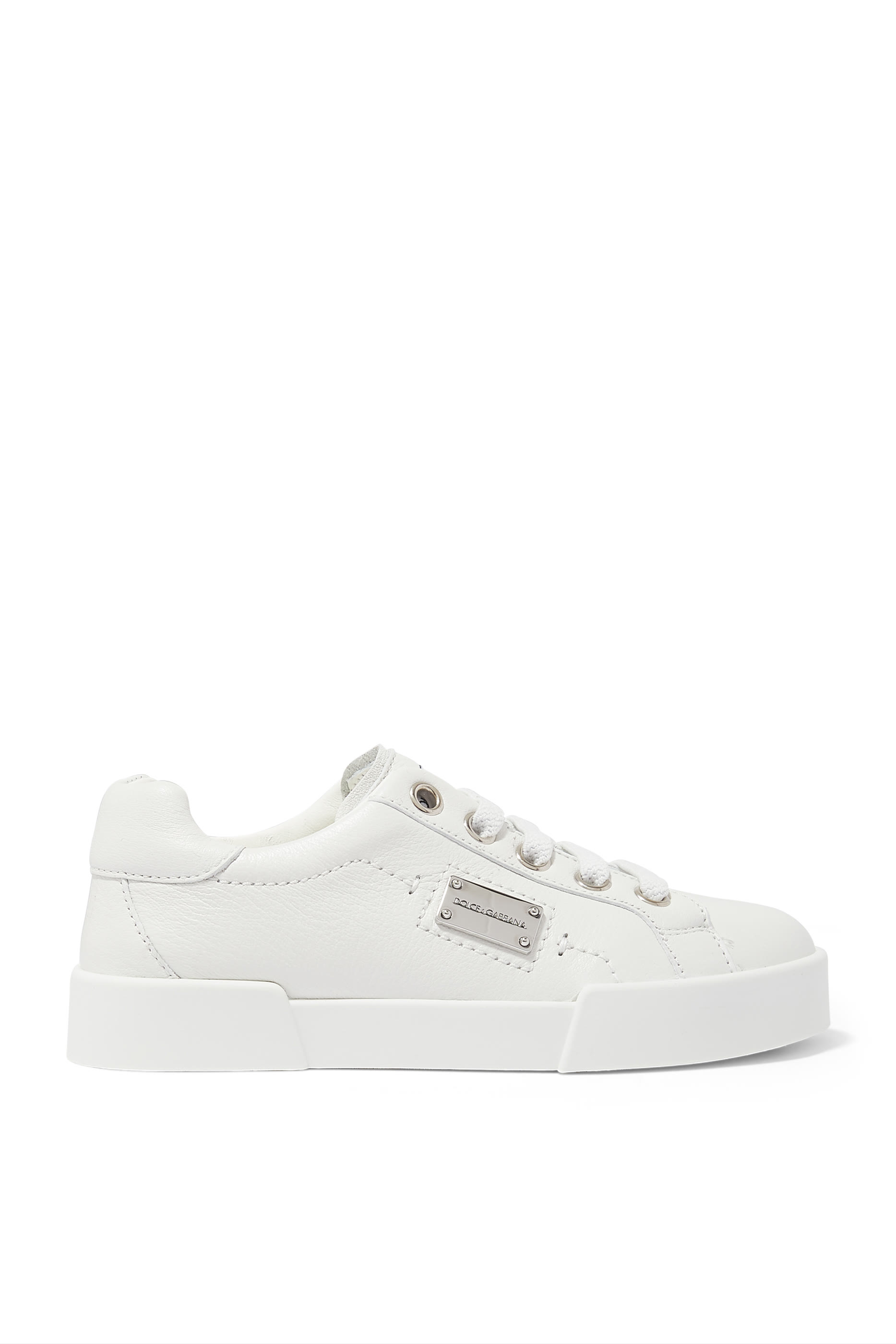 سنيكرز للأطفال بكاحل منخفض وحلية شعار الماركة