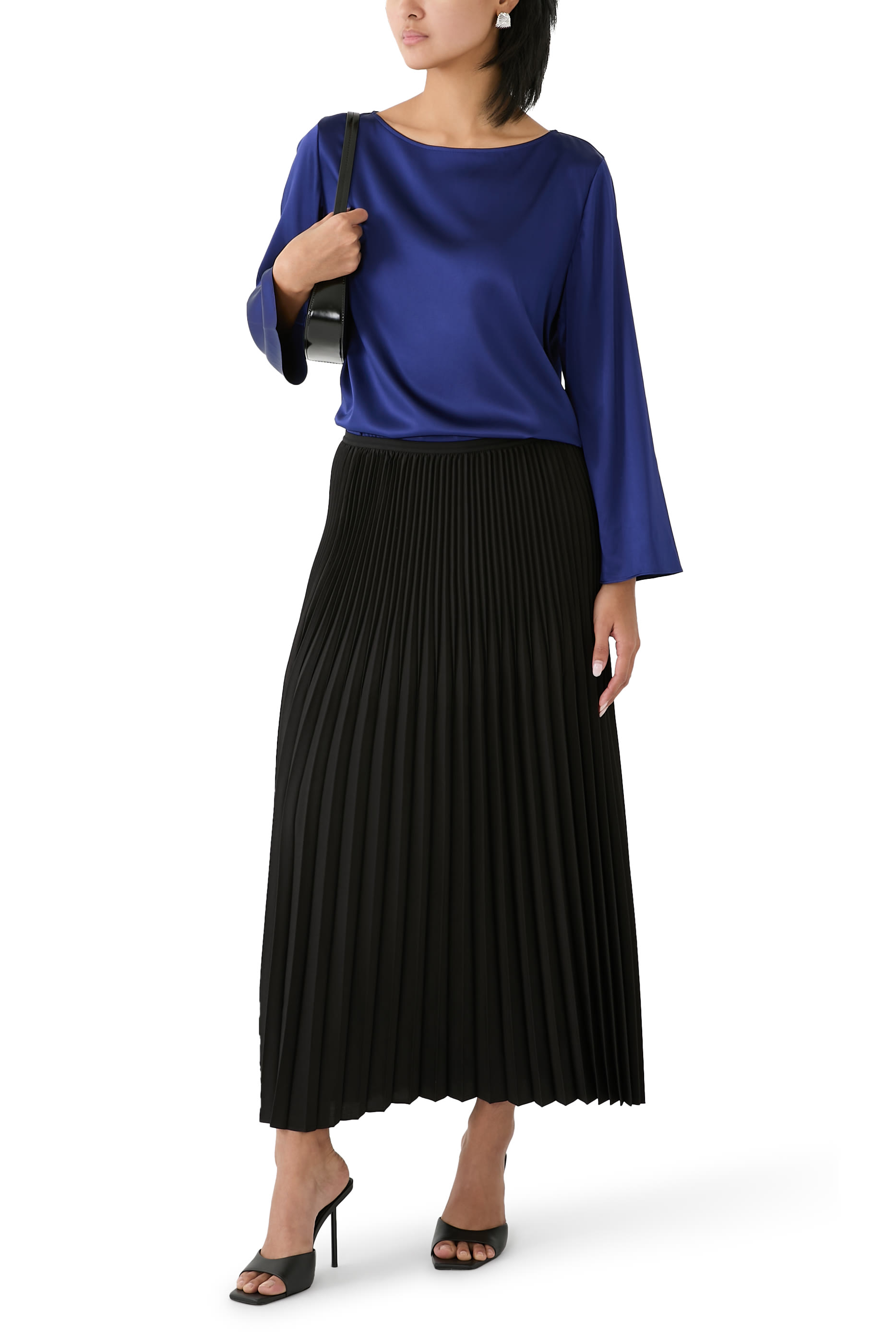 بلوزة بياقة قارب حرير شارموز مطاطي