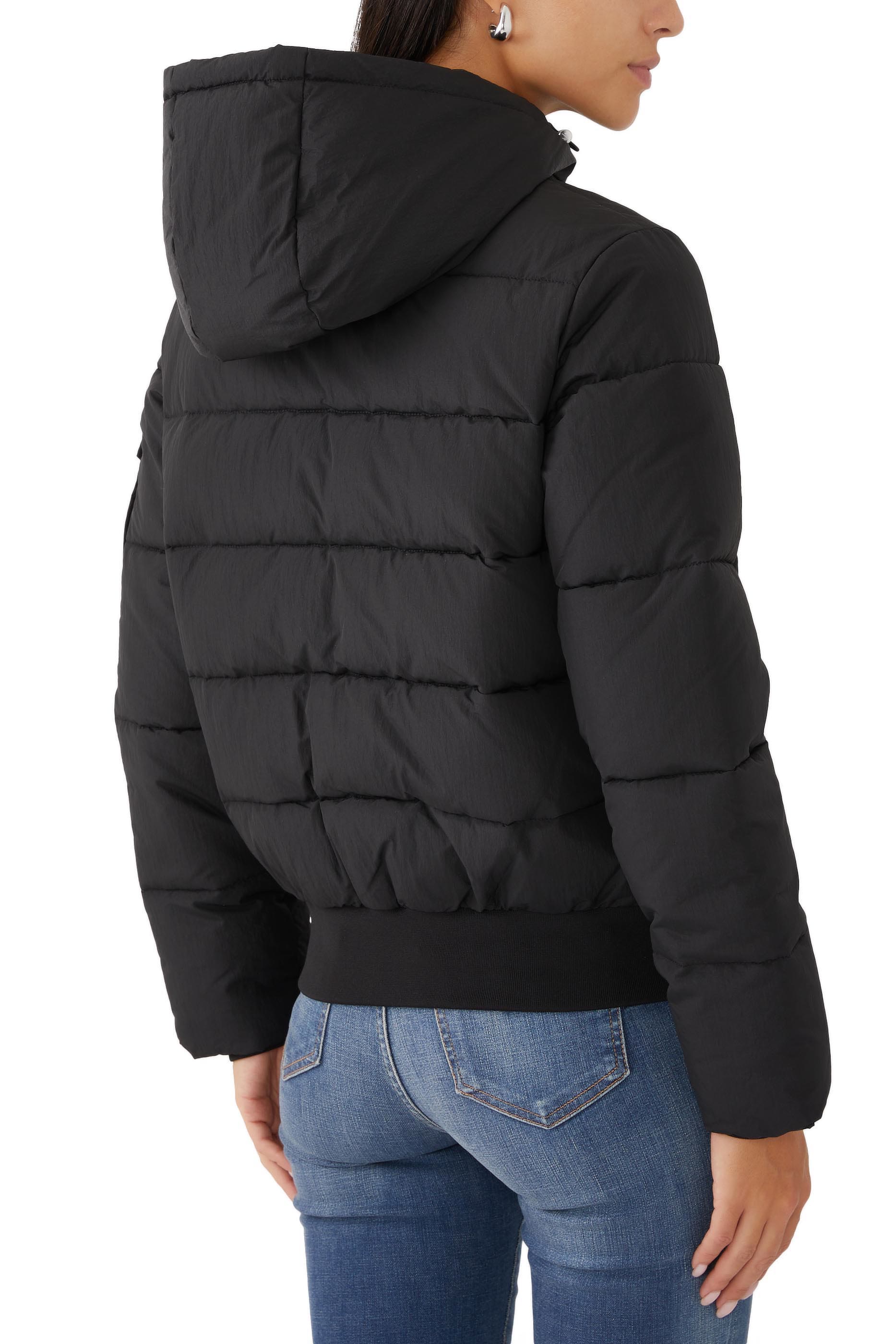 جاكيت بإصدار أسود