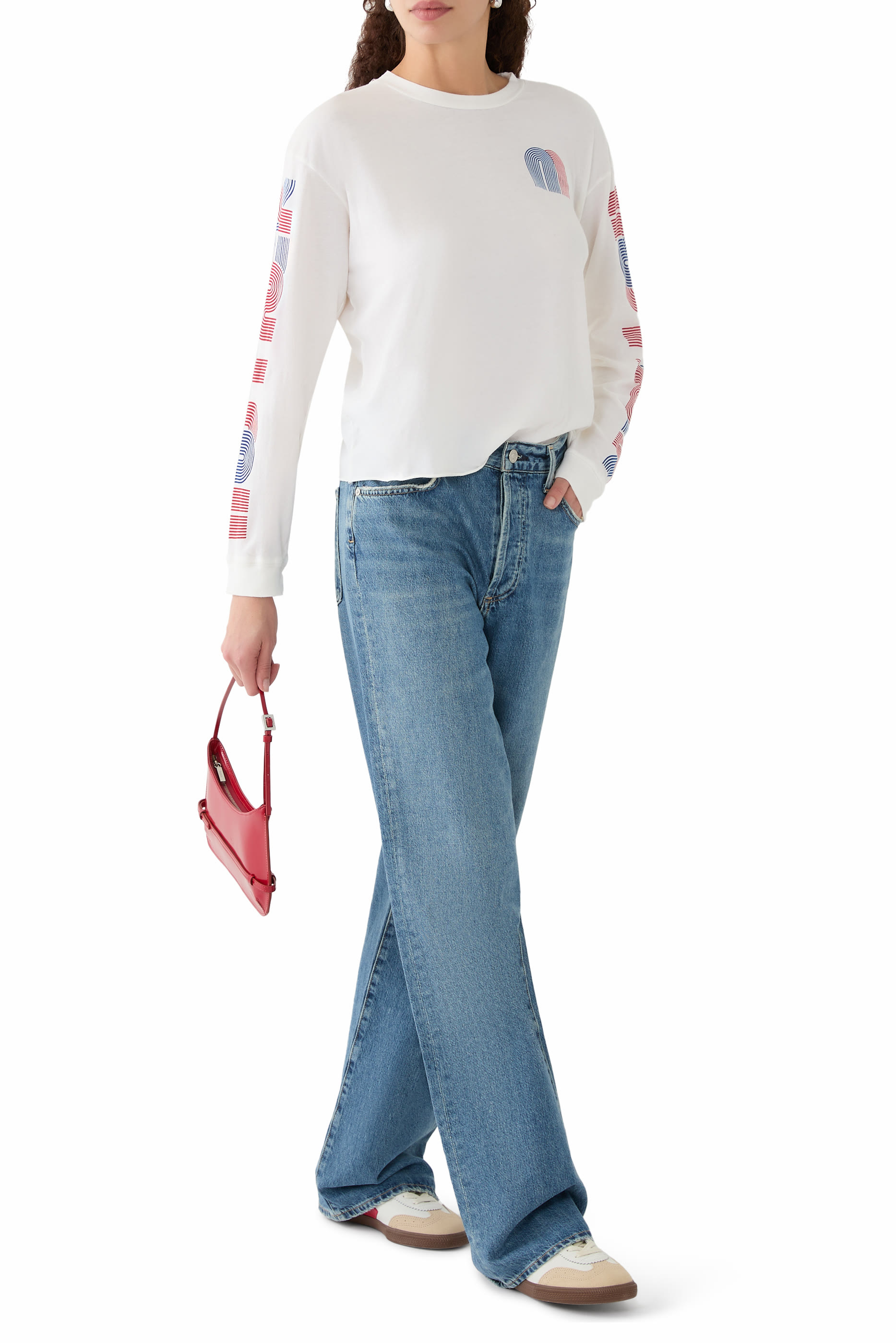 سويت شيرت بأكمام طويلة وقصة واسعة وحافة بدون حياكة