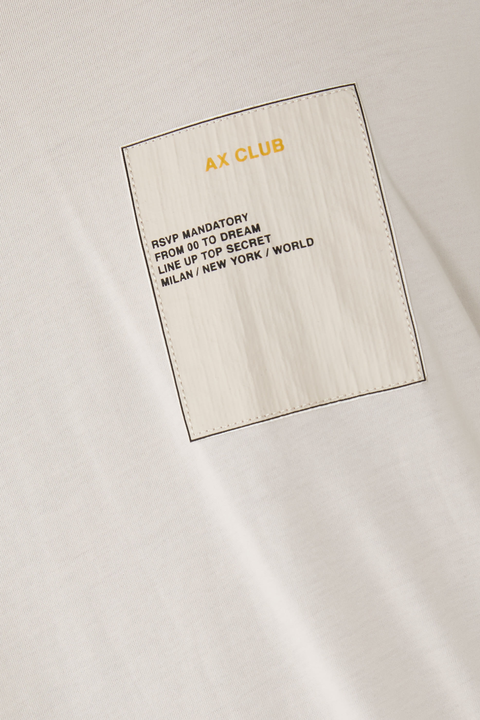 تيشيرت بنقشة غرافيكية