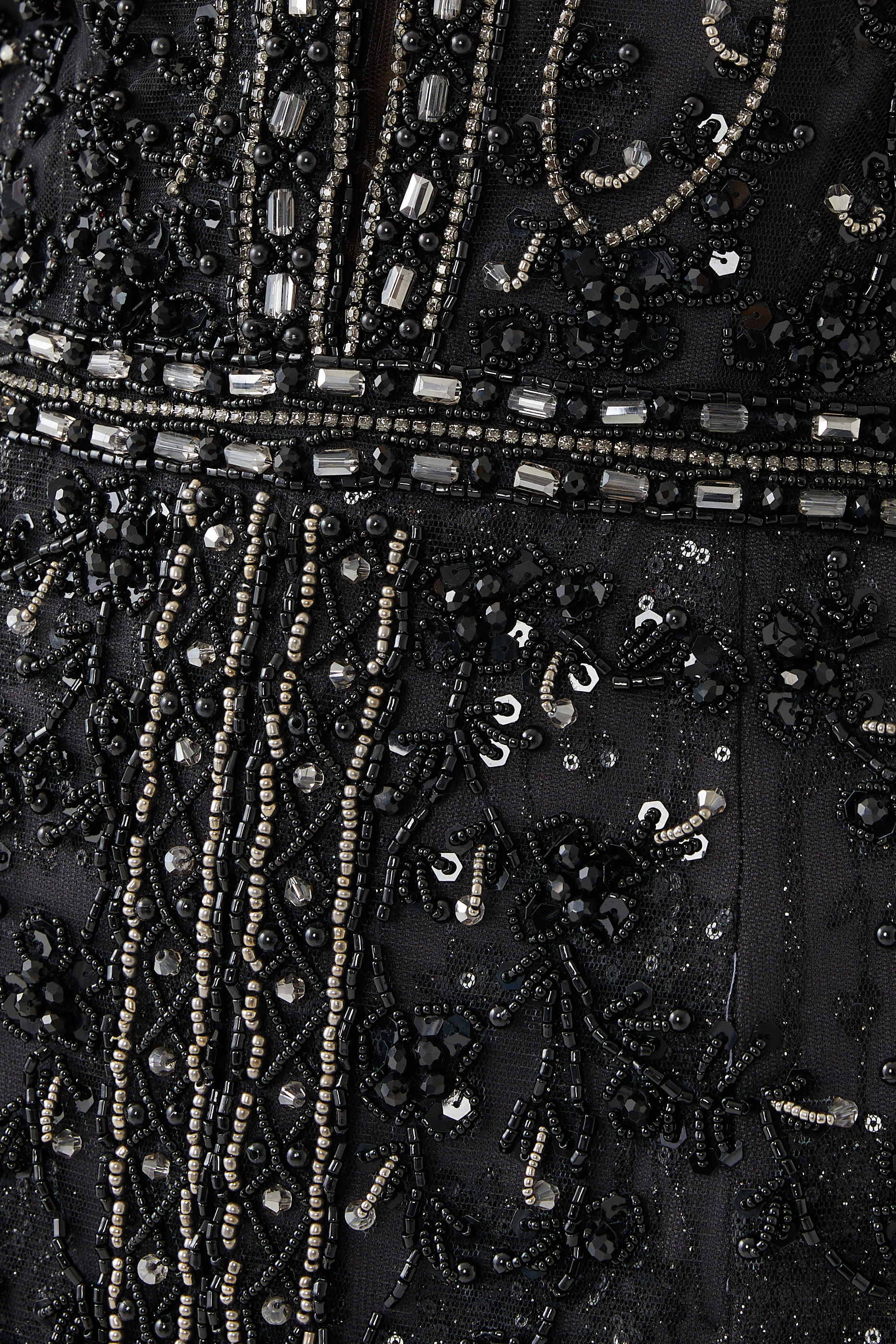 فستان طويل مزين بالريش والكريستال