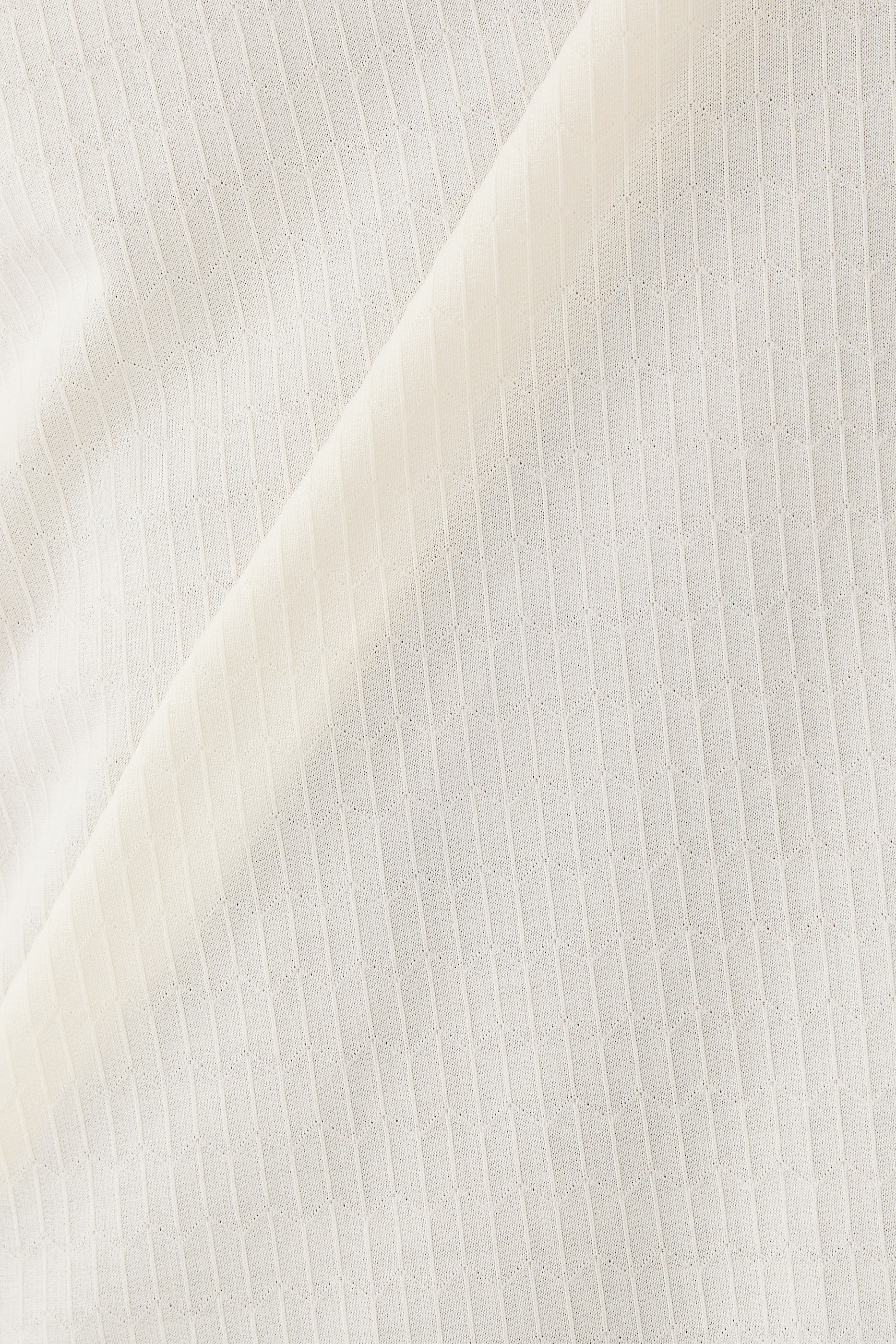 تيشيرت بنقشة هندسية جاكار