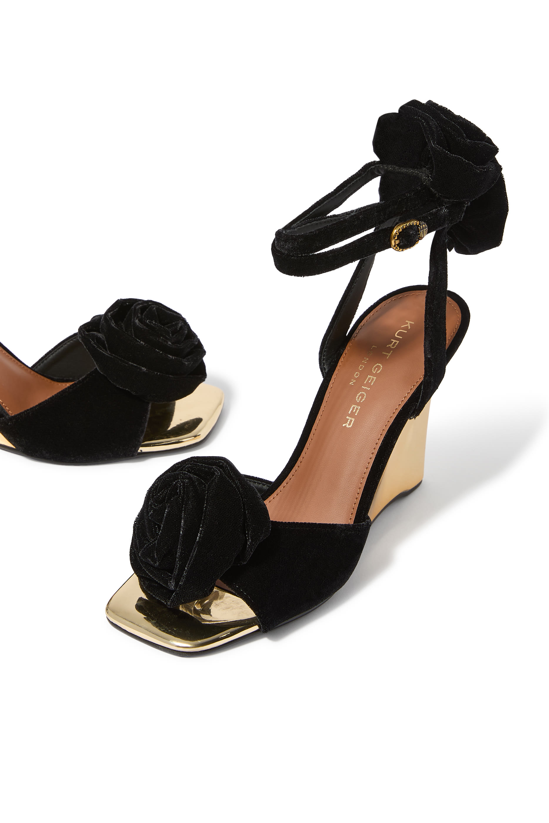 حذاء بلوم فيلفيت 95 بنعل ويدج