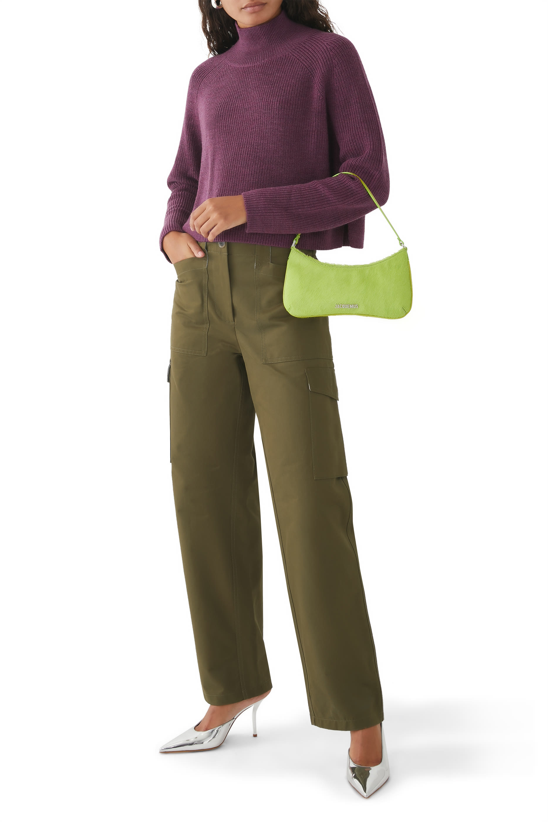 سترة قصيرة بياقة عالية