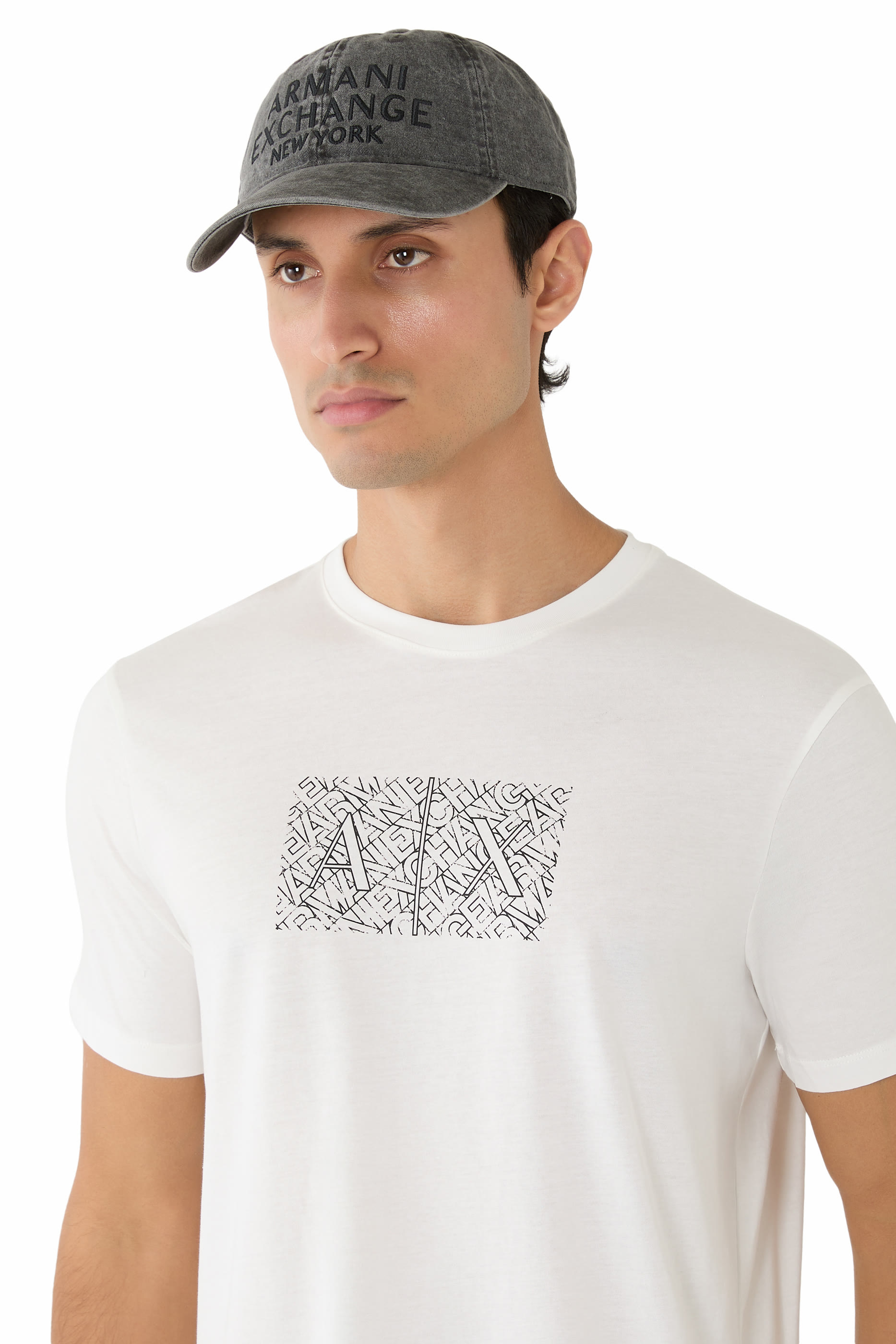 كاب مطرز بشعار الماركة