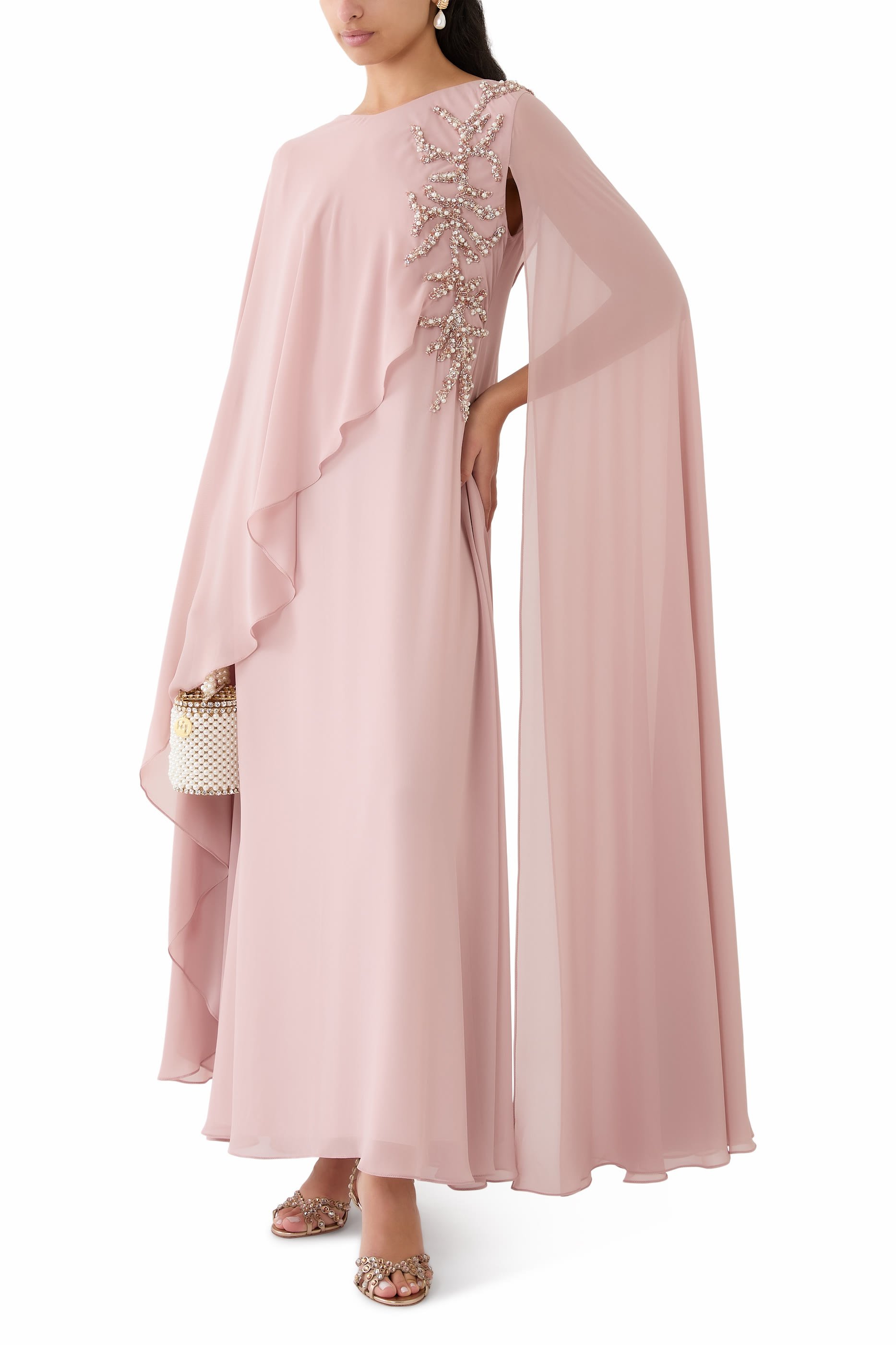 فستان بأكمام كاب بطيات