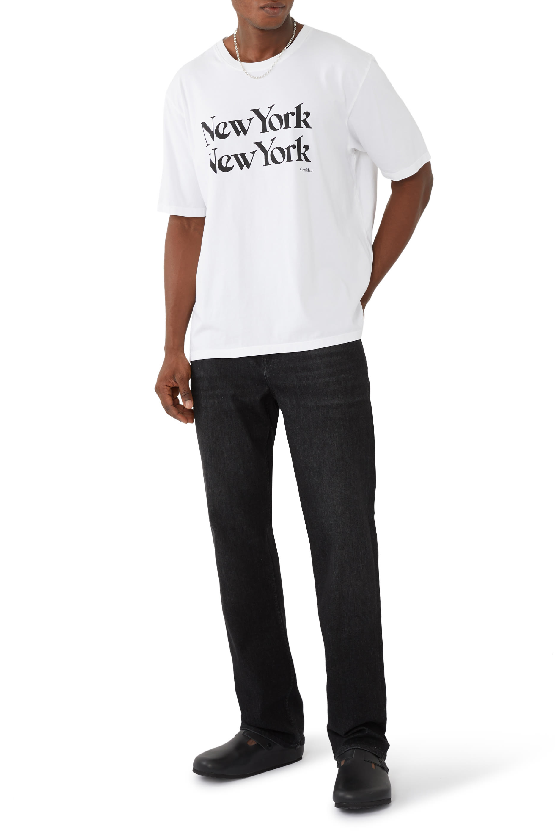 تيشيرت بطبعة نيويورك وأكمام قصيرة